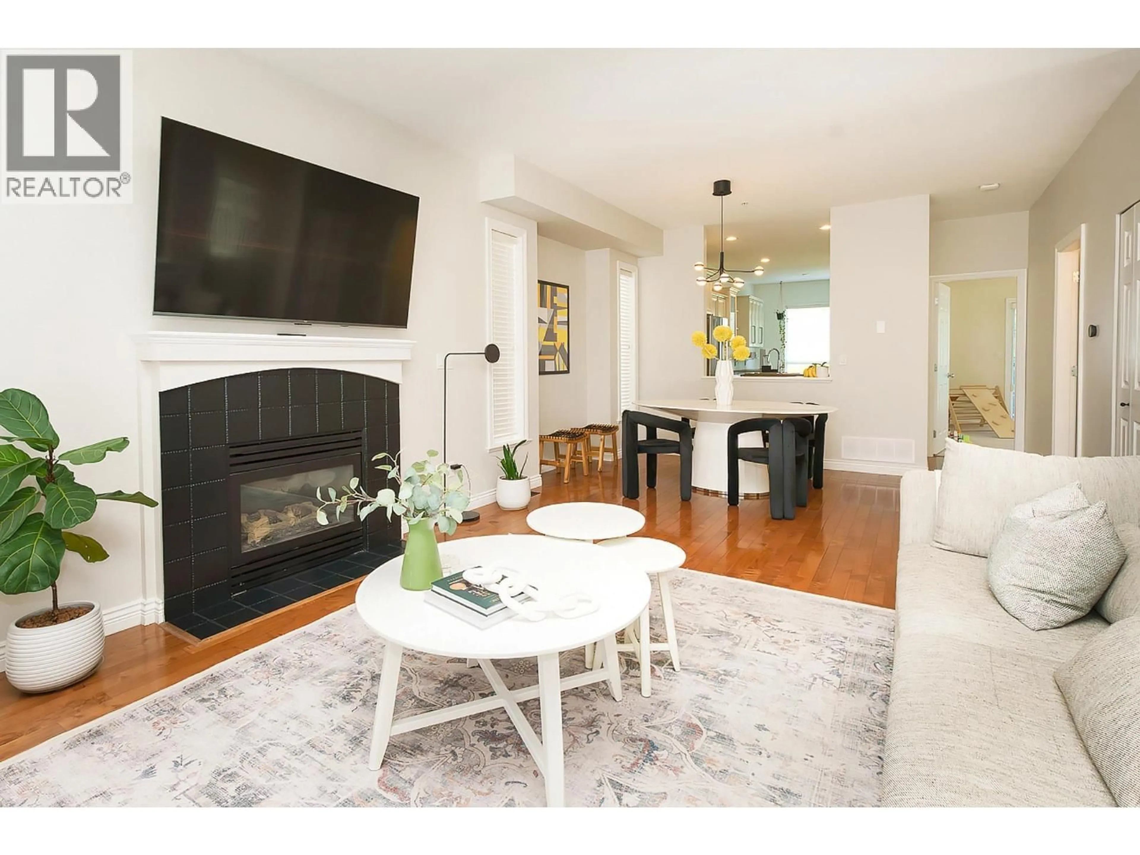 Living room with furniture, wood/laminate floor for 11804 191A STREET, Pitt Meadows British Columbia V3Y0A4