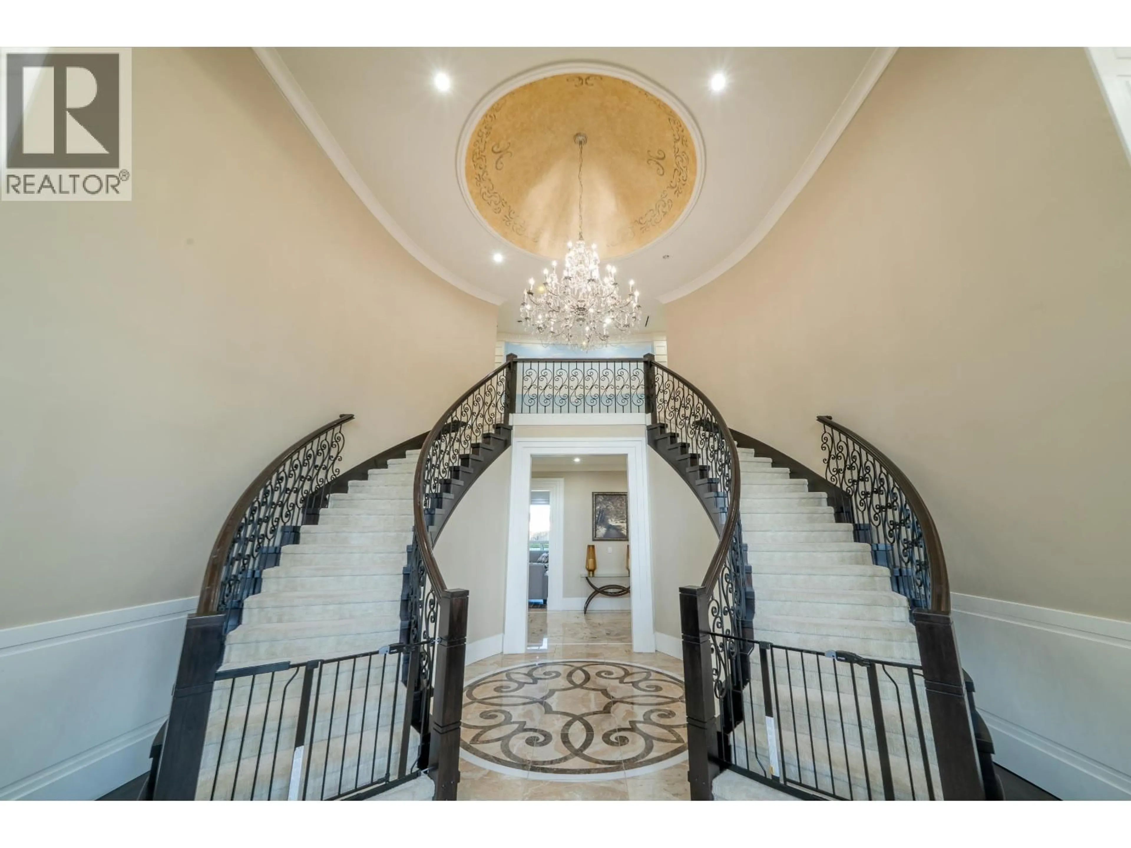 Indoor foyer for 13371 BLUNDELL ROAD, Richmond British Columbia V6W1B6