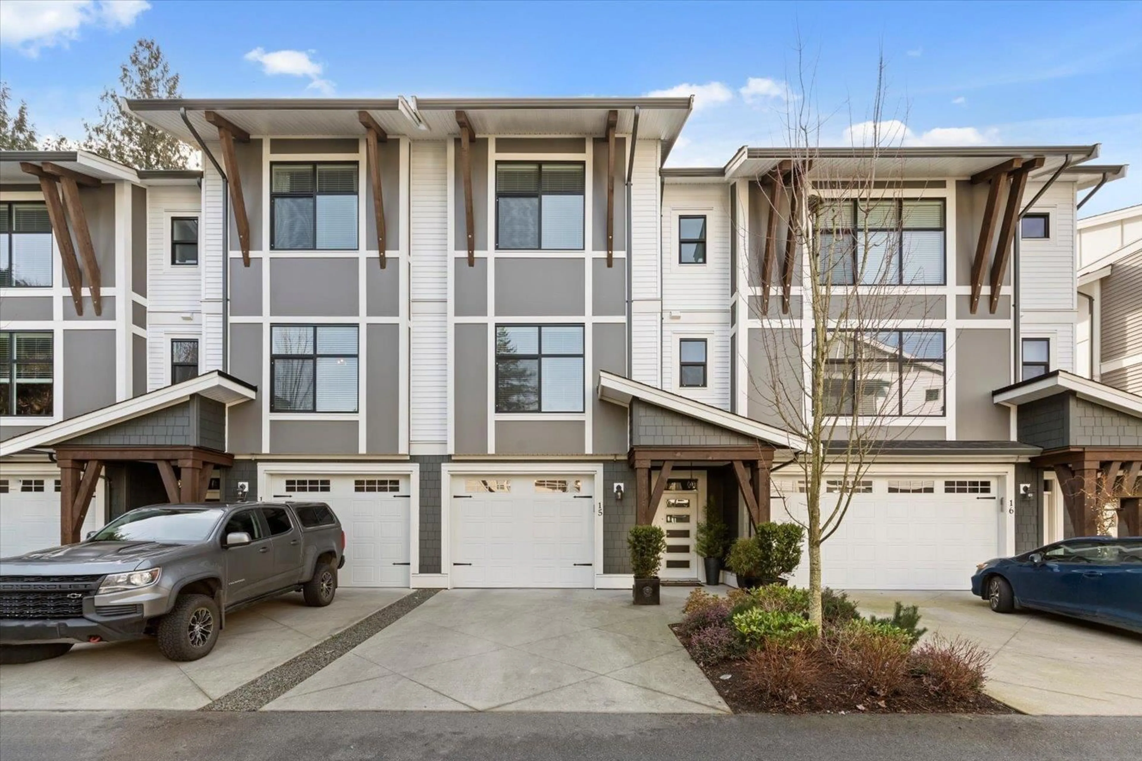 Home with vinyl exterior material, street for 15 - 386 PINE AVENUE, Harrison Hot Springs British Columbia V0M1K0