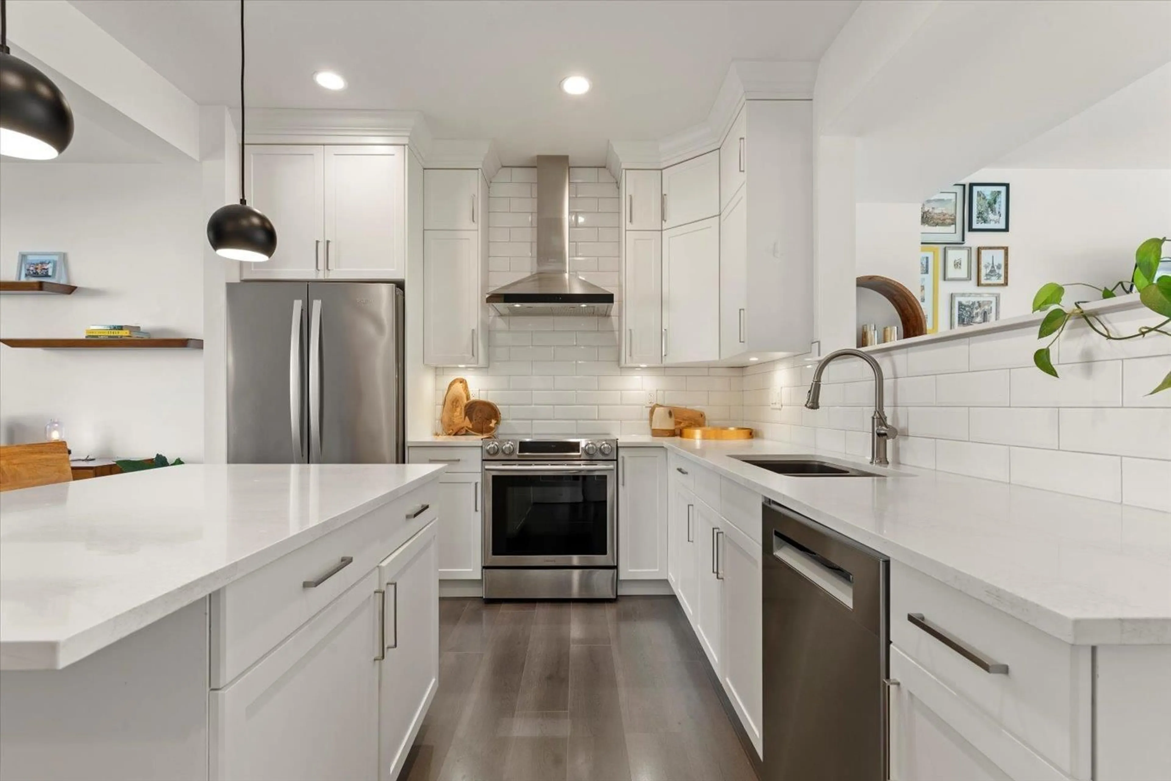 Contemporary kitchen, unknown for 15 - 386 PINE AVENUE, Harrison Hot Springs British Columbia V0M1K0