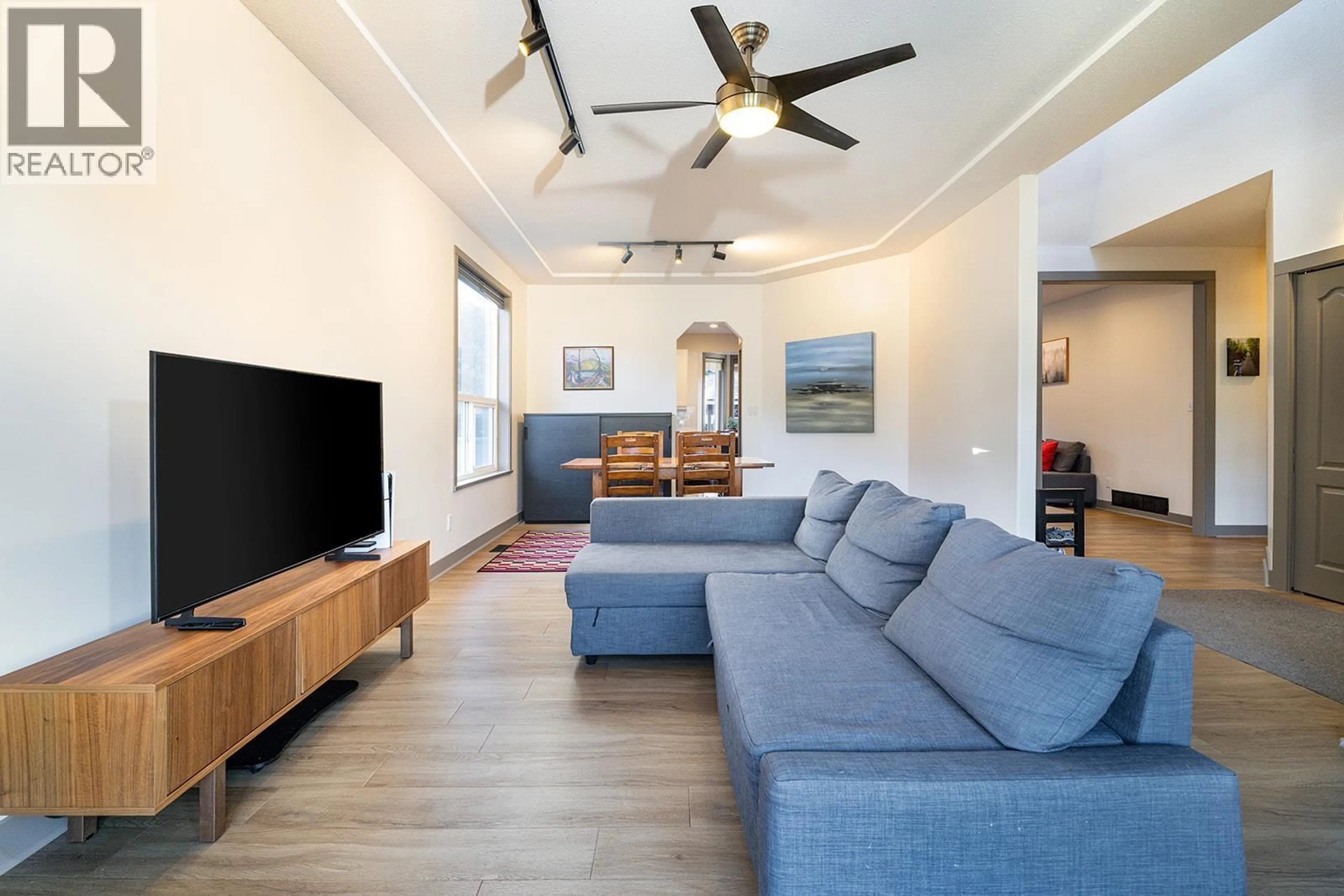 Living room with furniture, unknown for 1020 WINDSOR PLACE, Squamish British Columbia V8B0P3