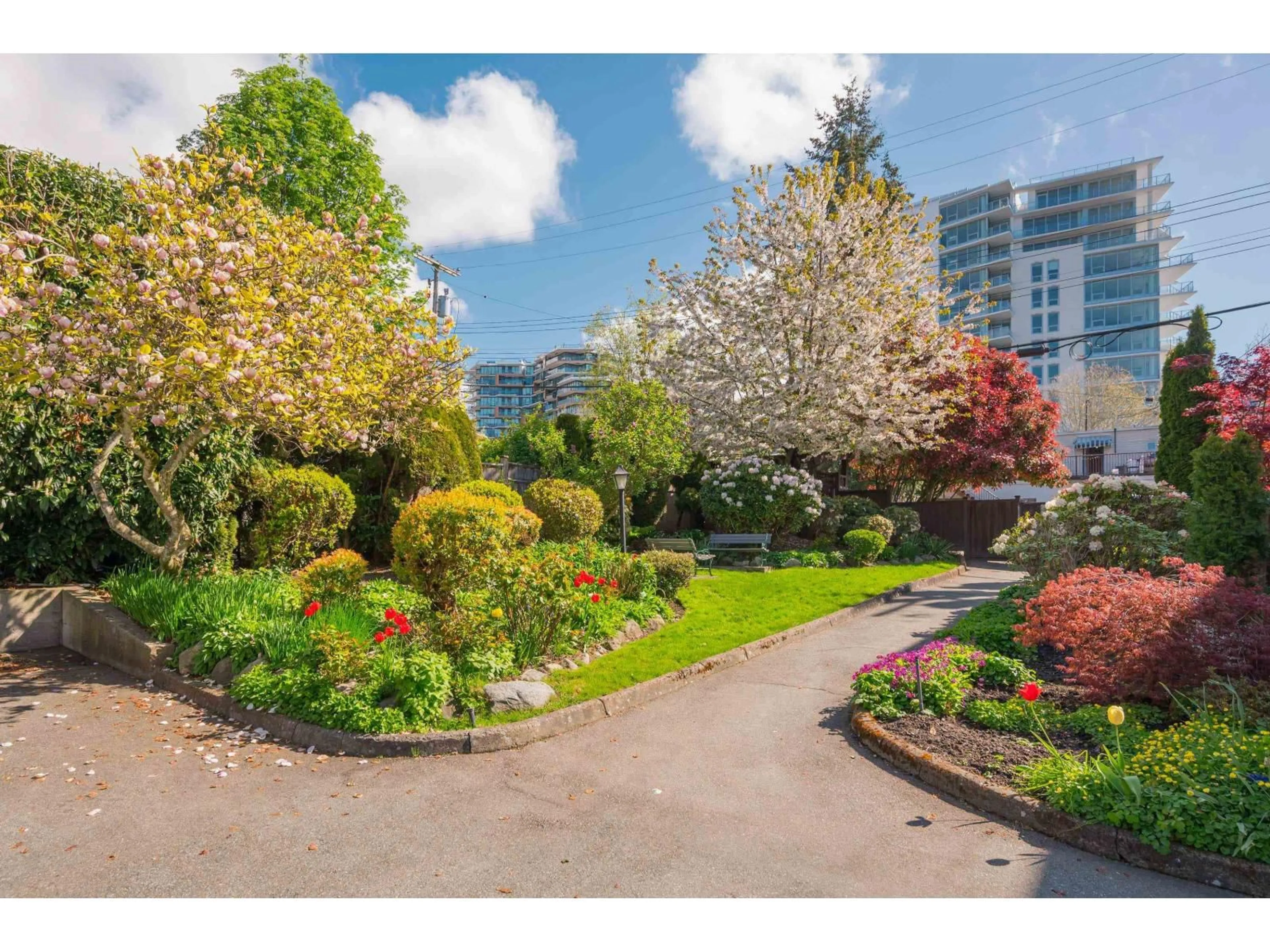A pic from outside/outdoor area/front of a property/back of a property/a pic from drone, street for 210 - 1354 WINTER STREET, White Rock British Columbia V4B3Y1