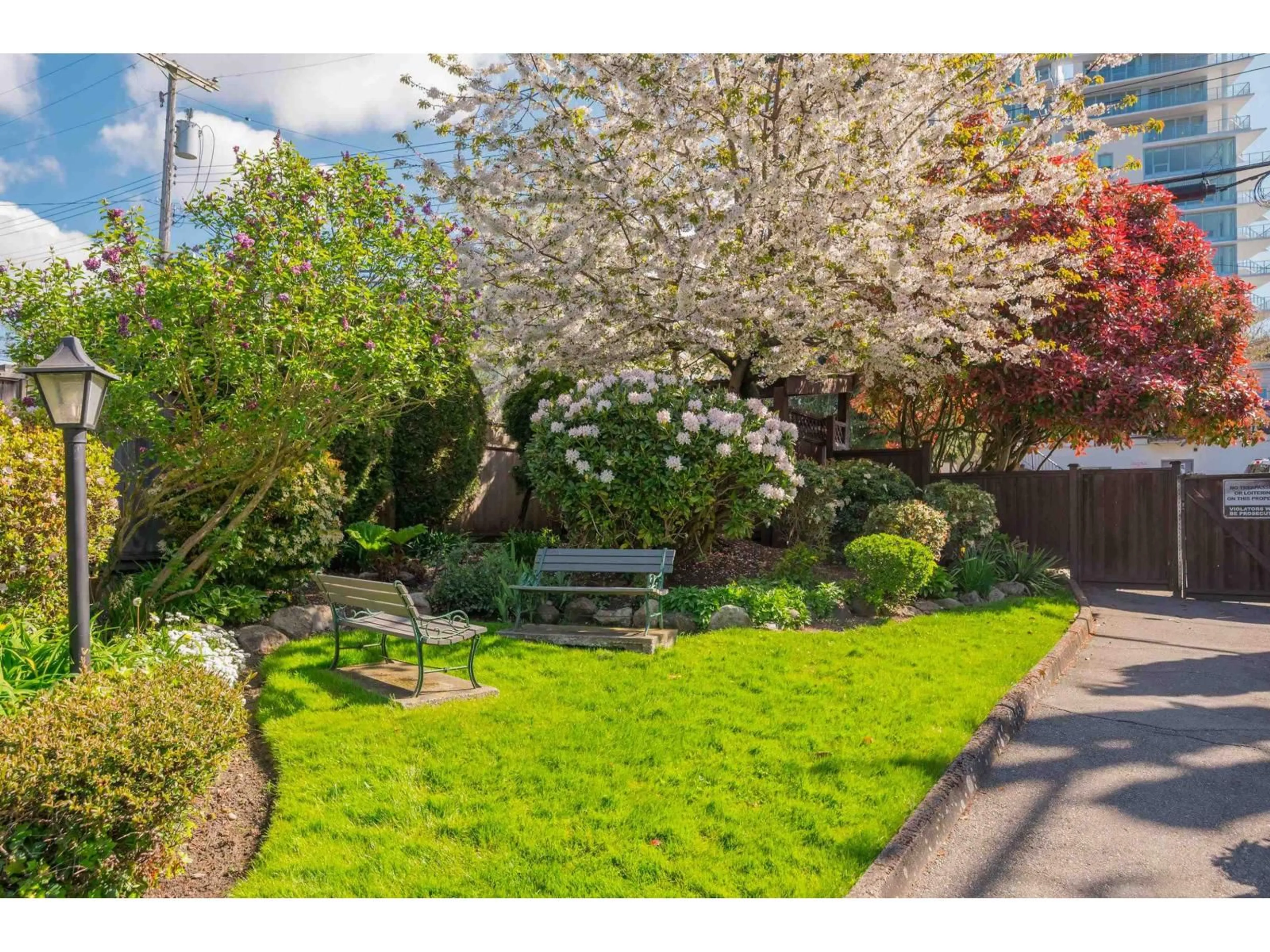 A pic from outside/outdoor area/front of a property/back of a property/a pic from drone, street for 210 - 1354 WINTER STREET, White Rock British Columbia V4B3Y1
