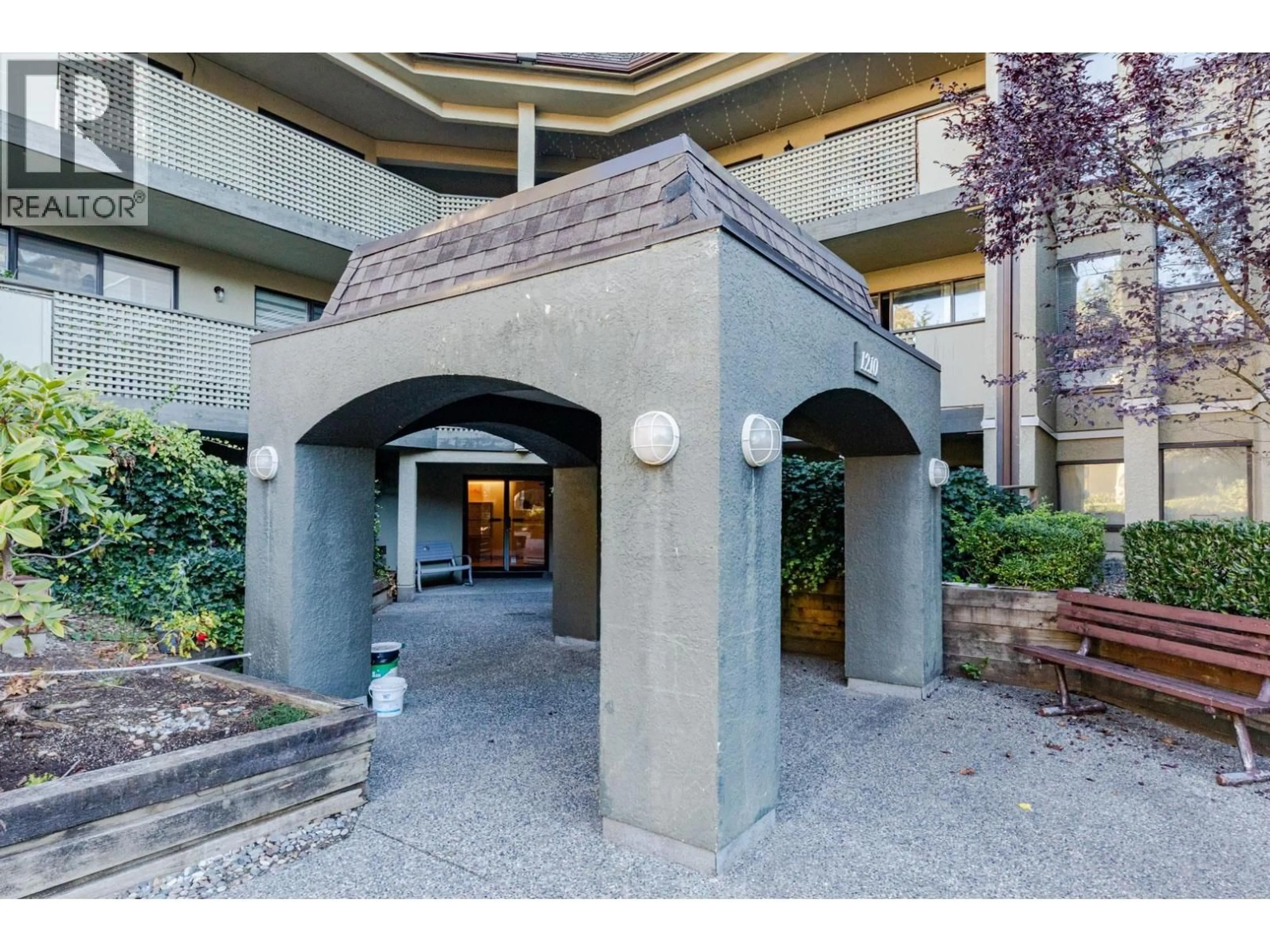 Indoor foyer for 310 - 1210 PACIFIC STREET, Coquitlam British Columbia V3B6K3