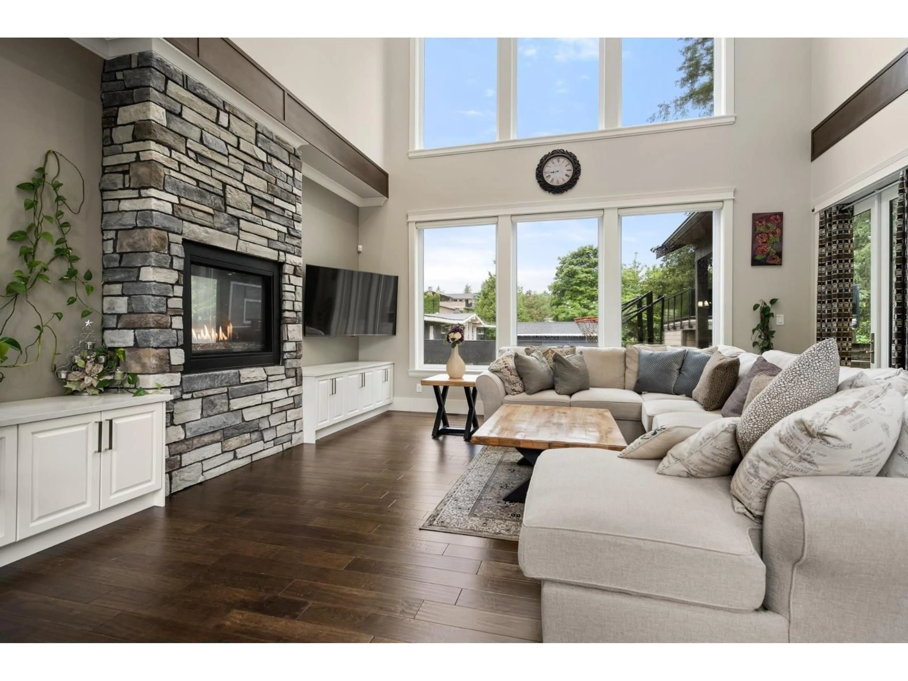 Living room with furniture, unknown for 4033 PRAIRIE STREET, Abbotsford British Columbia V4X1X2