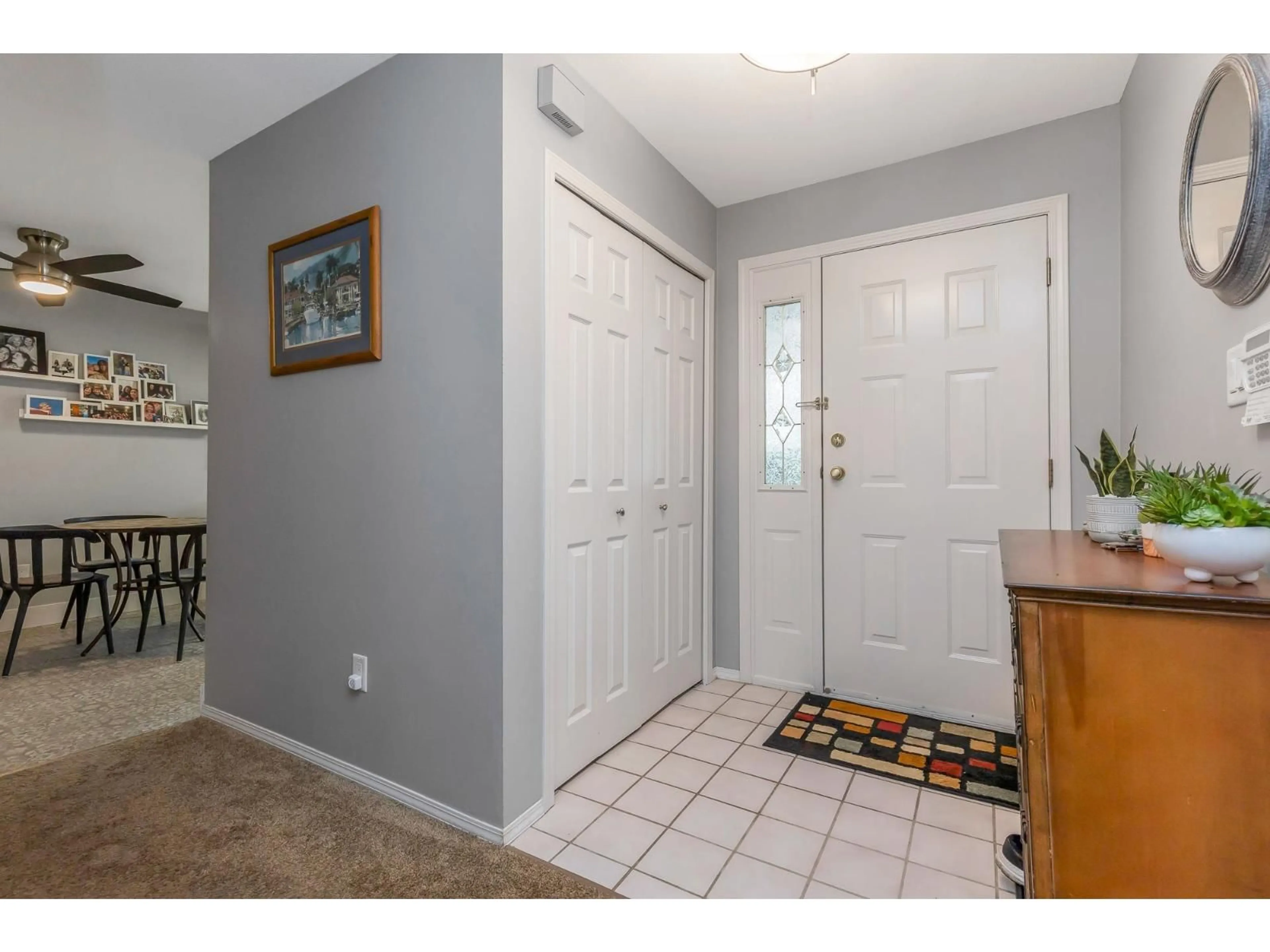 Indoor entryway for 26 - 2023 WINFIELD DRIVE, Abbotsford British Columbia V3G1K5