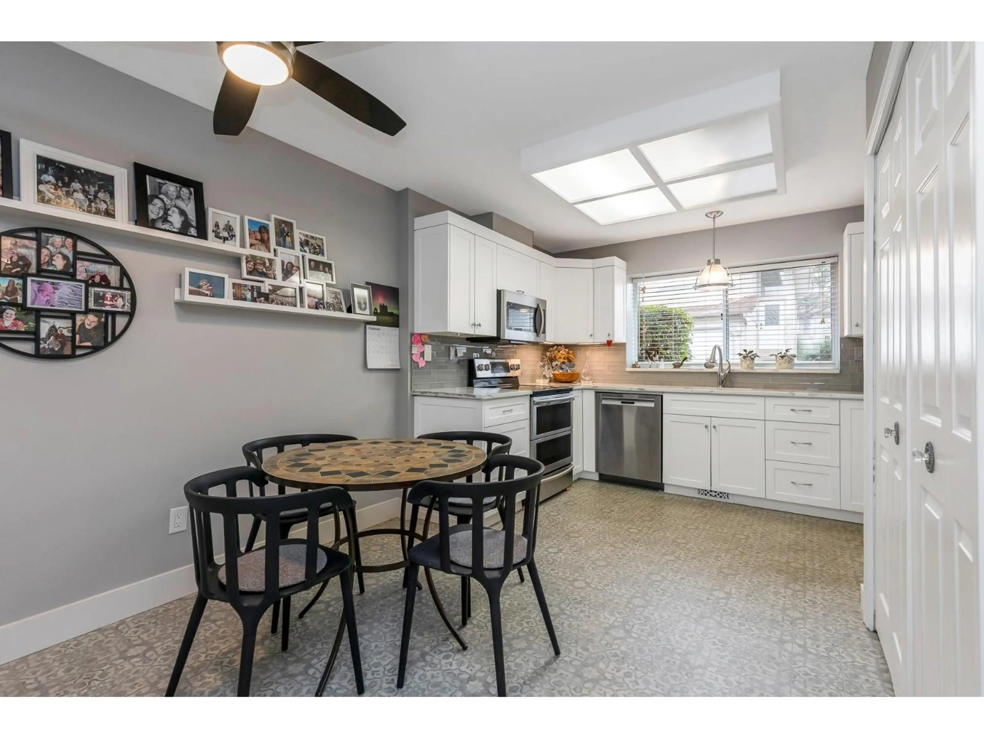 Open concept kitchen, unknown for 26 - 2023 WINFIELD DRIVE, Abbotsford British Columbia V3G1K5