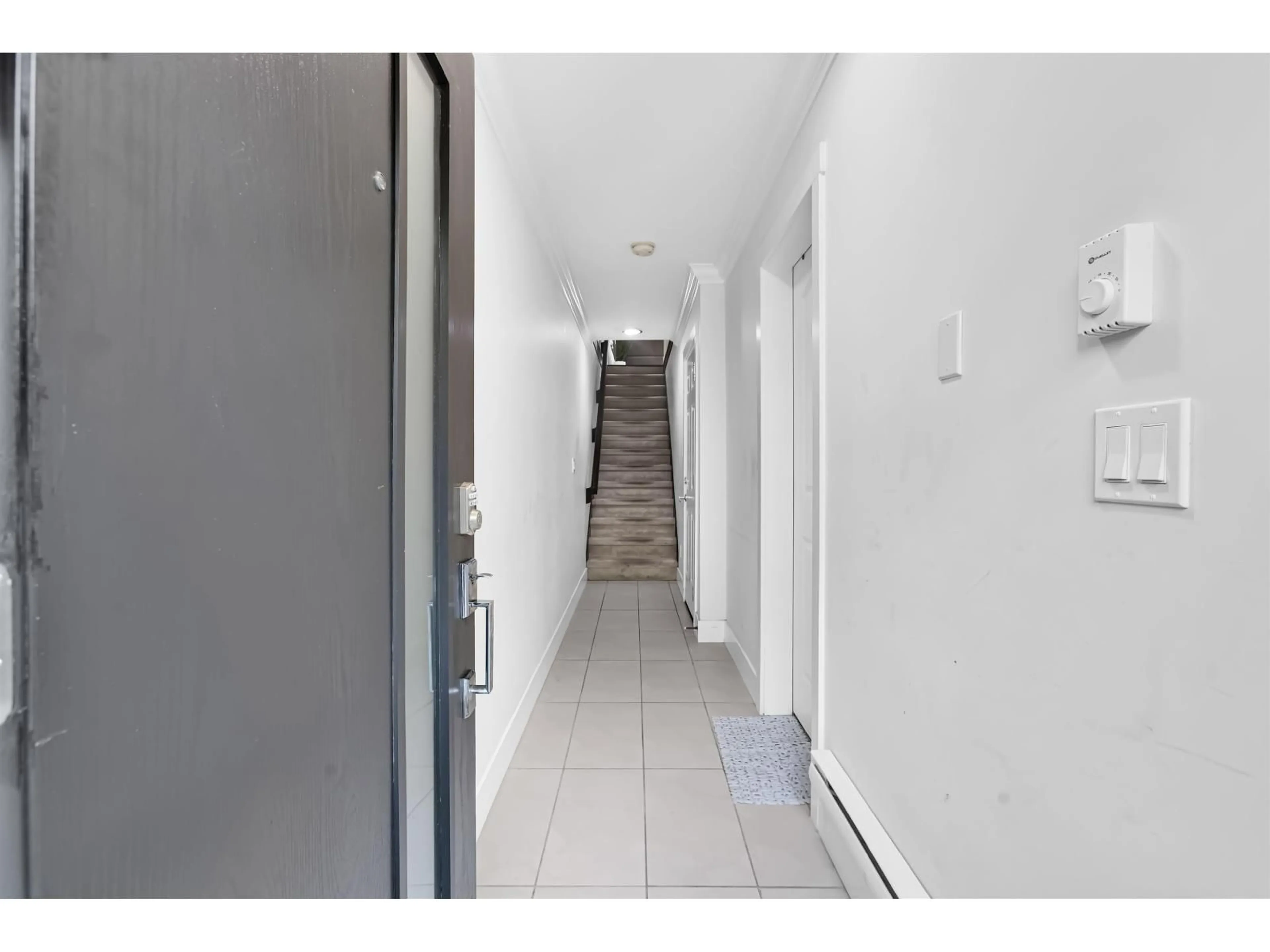 Indoor foyer for 121 - 13898 64 AVENUE, Surrey British Columbia V3W1L6