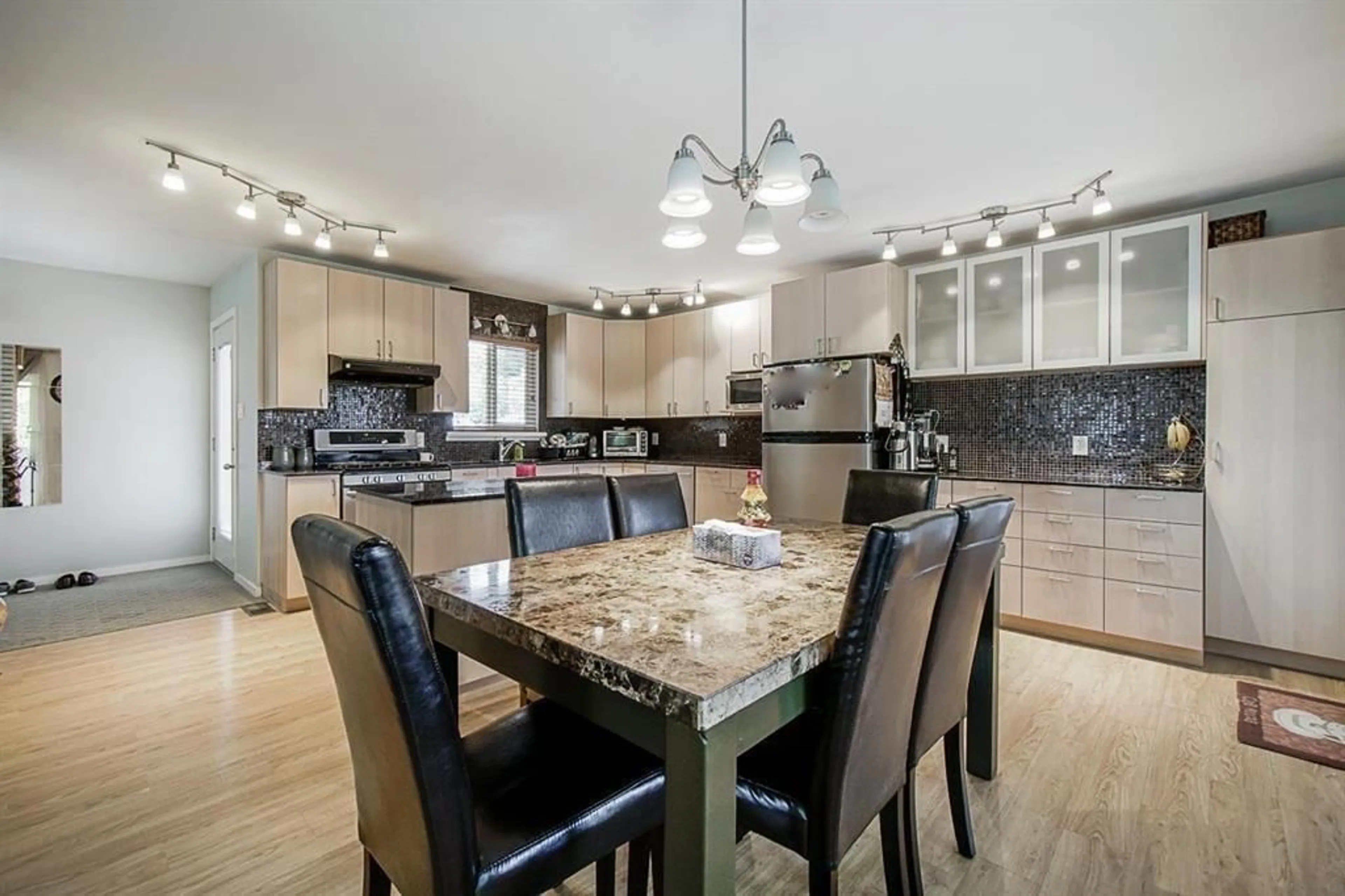 Open concept kitchen, ceramic/tile floor for 11429 139A STREET, Surrey British Columbia V3R3E9