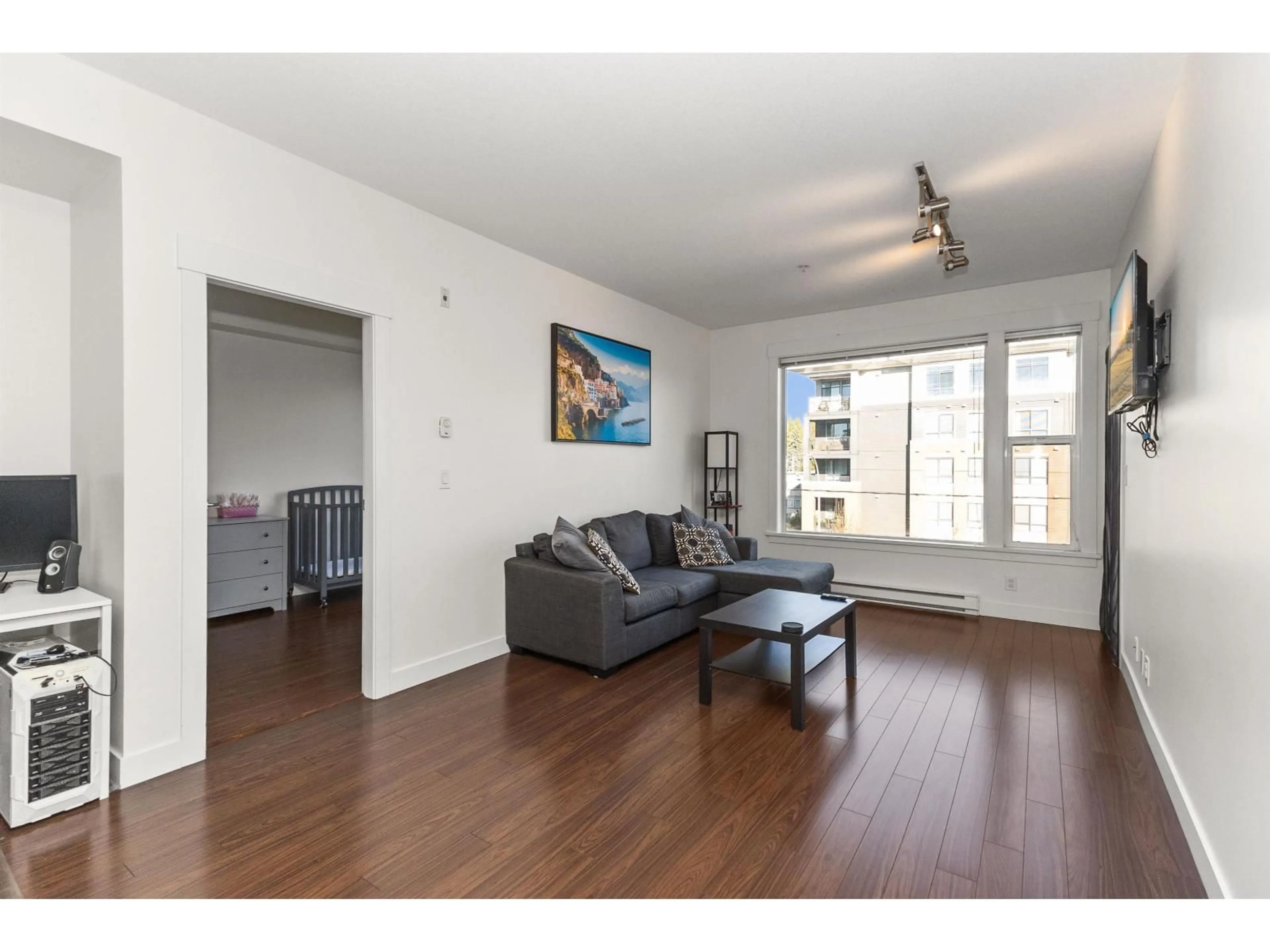 Living room with furniture, wood/laminate floor for 309 - 33538 MARSHALL ROAD, Abbotsford British Columbia V2S0C7