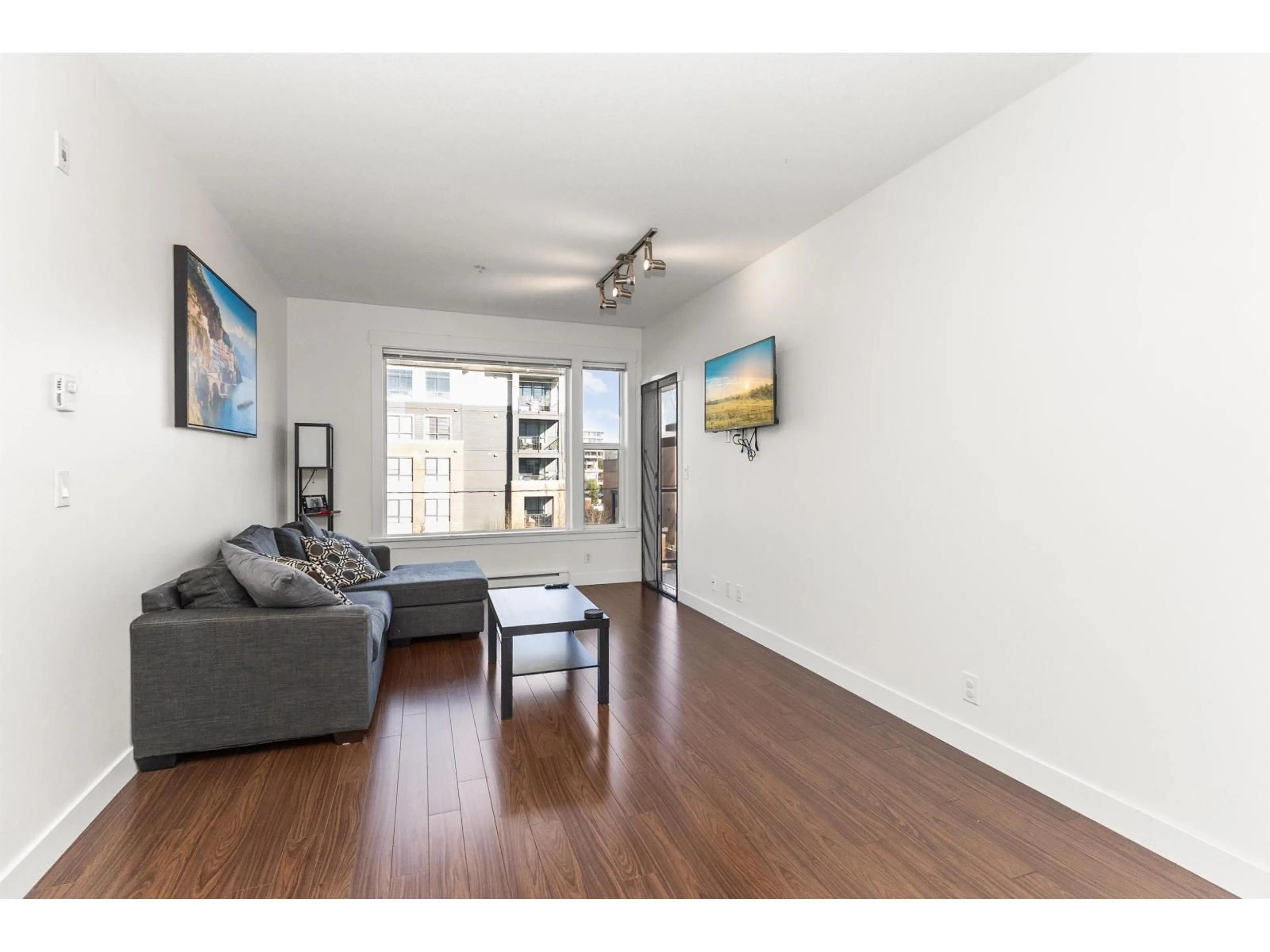 Living room with furniture, wood/laminate floor for 309 - 33538 MARSHALL ROAD, Abbotsford British Columbia V2S0C7