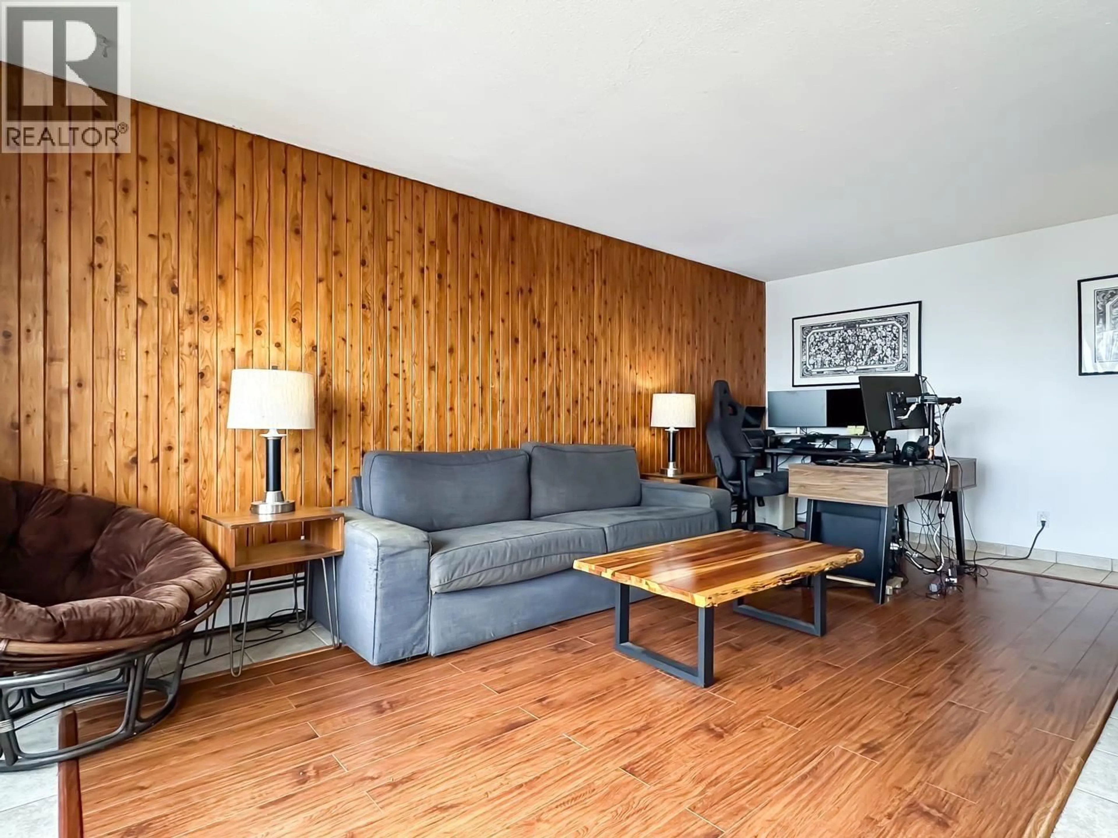 Living room with furniture, wood/laminate floor for 502 - 320 ROYAL AVENUE, New Westminster British Columbia V3L5C6