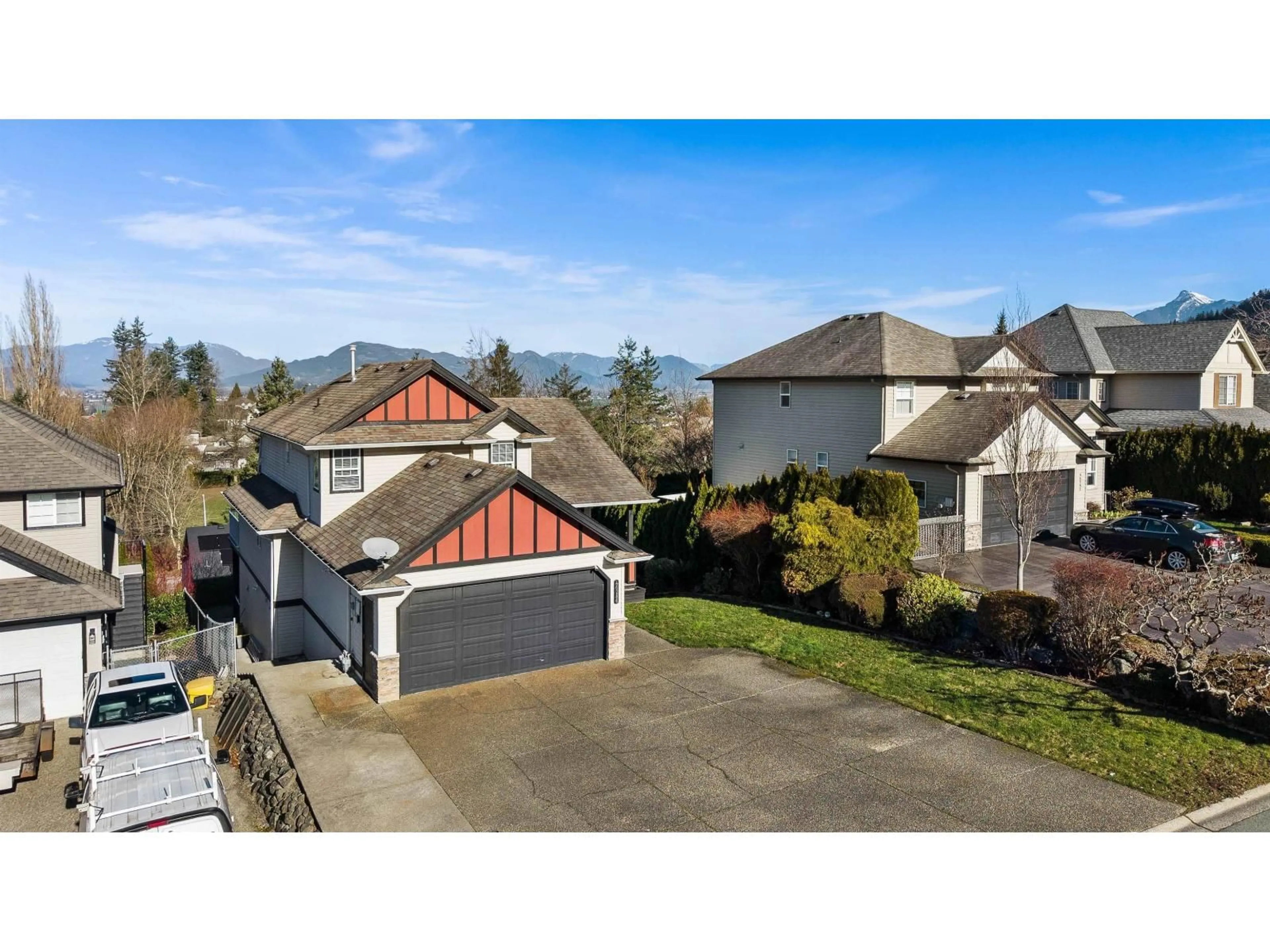 A pic from outside/outdoor area/front of a property/back of a property/a pic from drone, street for 46286 VALLEYVIEW ROAD, Chilliwack British Columbia V2R5P7