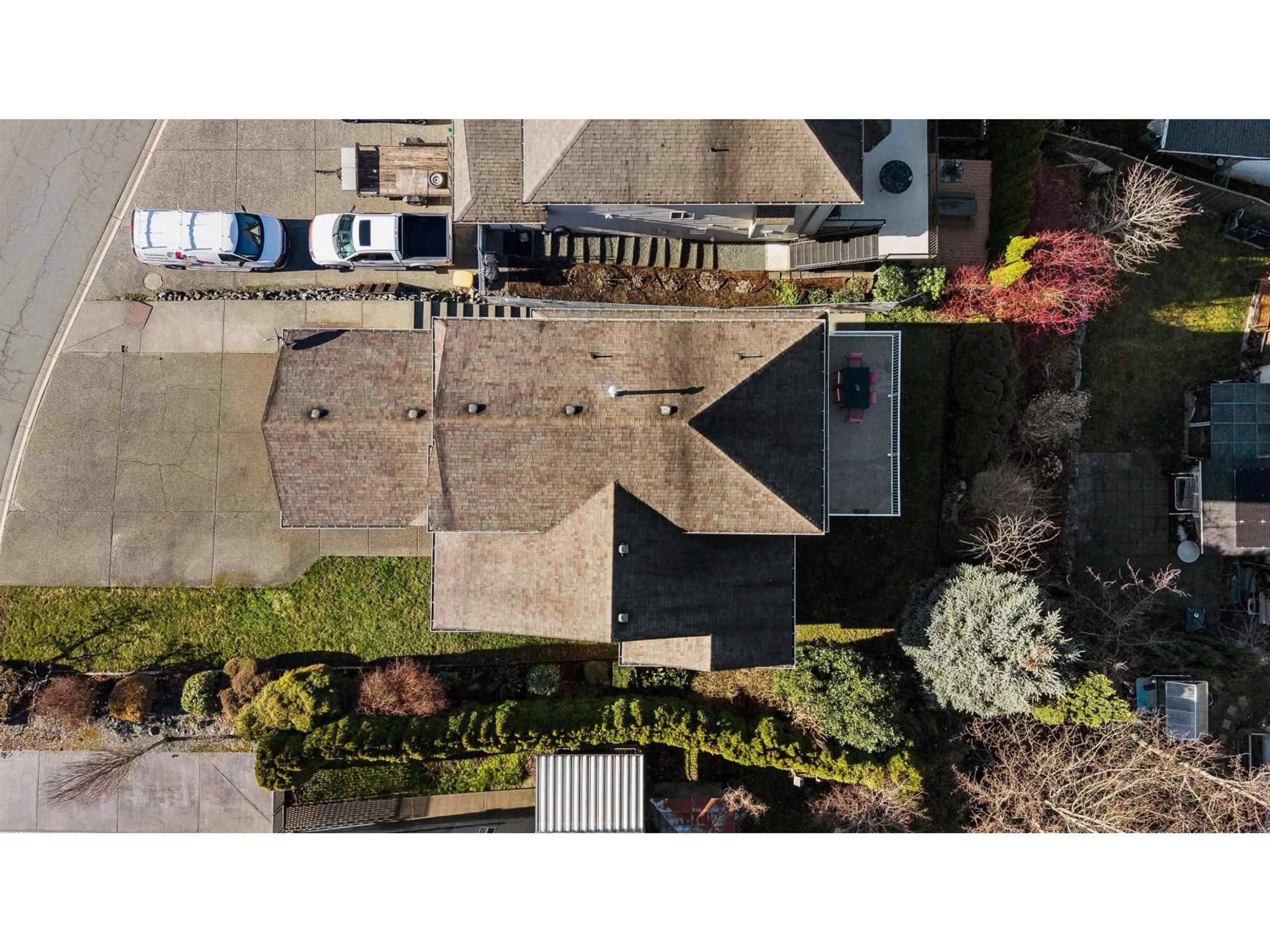A pic from outside/outdoor area/front of a property/back of a property/a pic from drone, street for 46286 VALLEYVIEW ROAD, Chilliwack British Columbia V2R5P7
