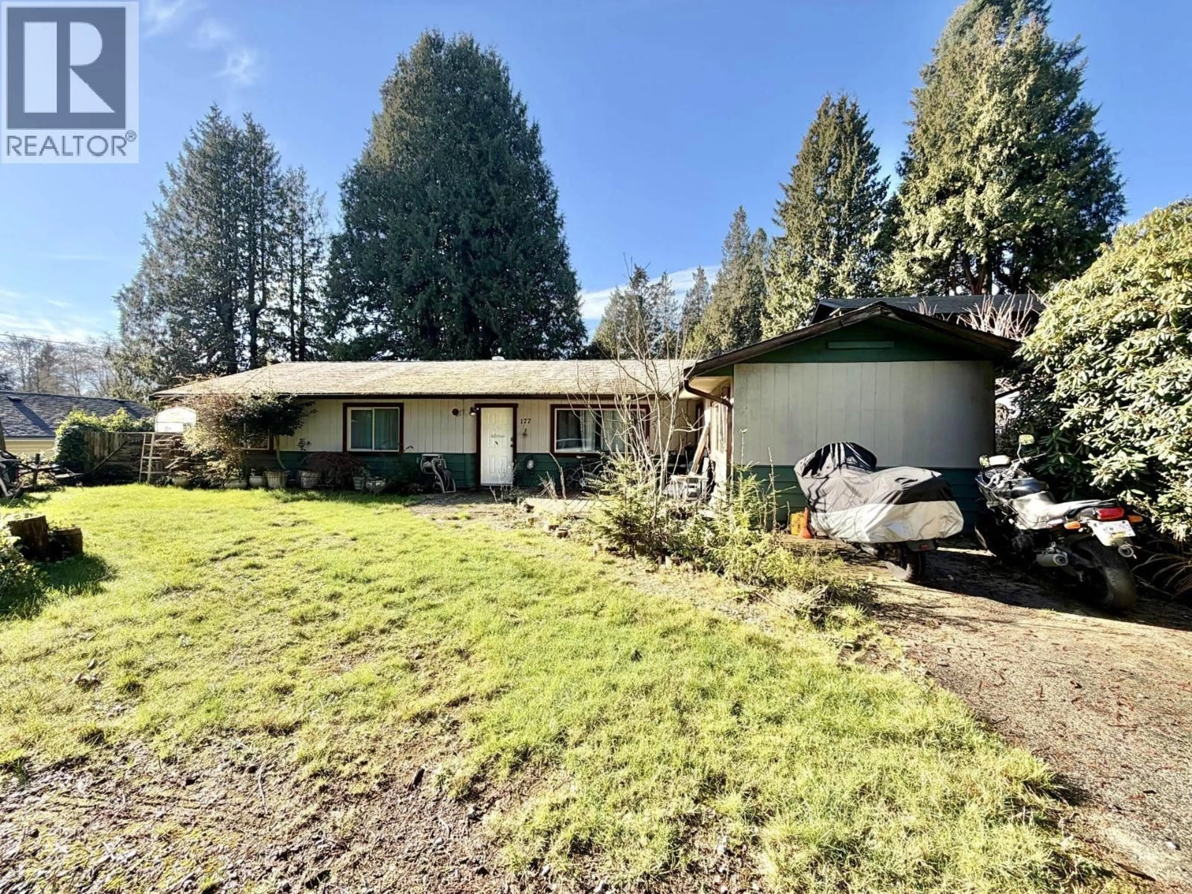 A pic from outside/outdoor area/front of a property/back of a property/a pic from drone, unknown for 177 PRATT ROAD, Gibsons British Columbia V0N1V3