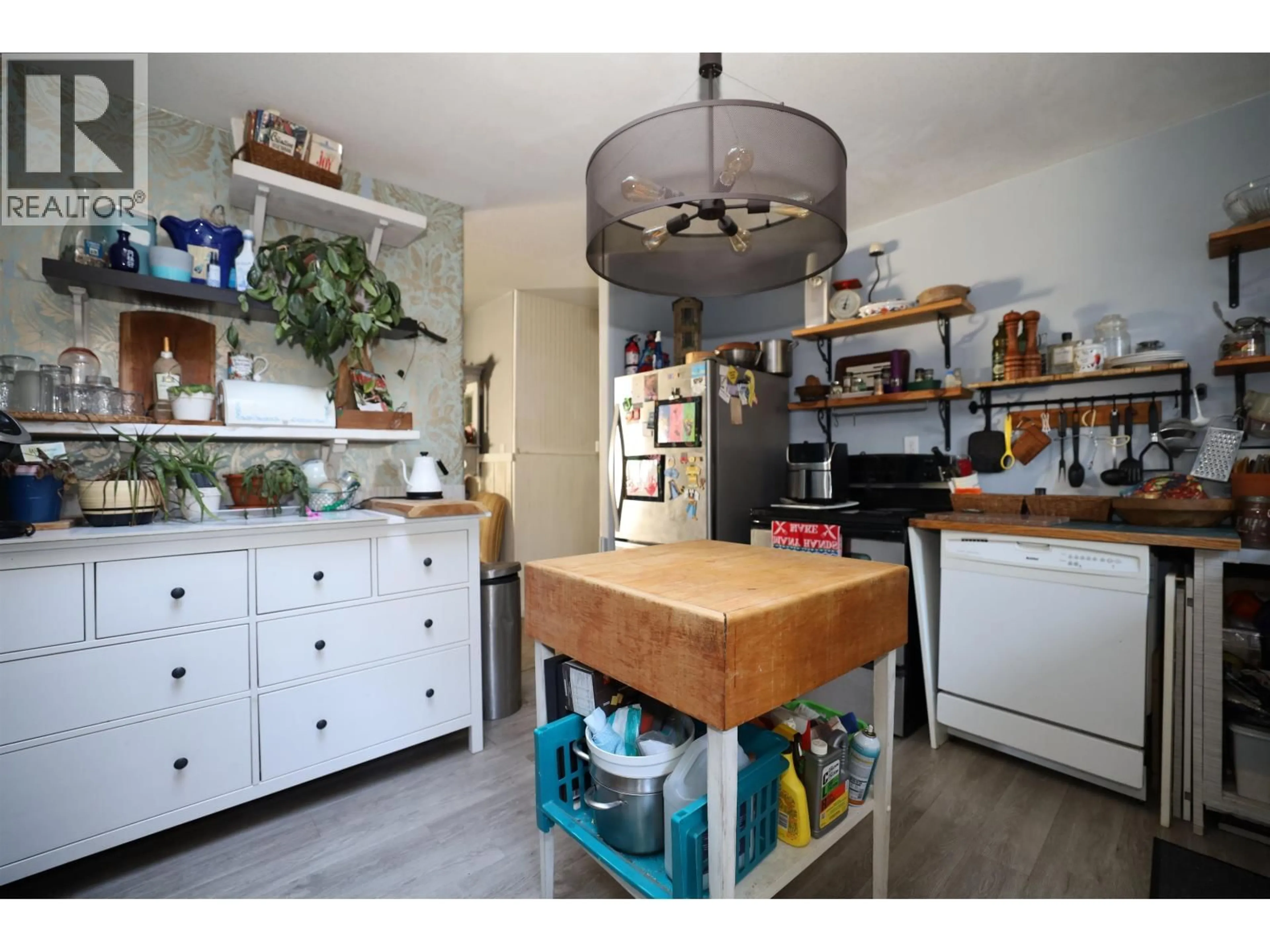 Open concept kitchen, unknown for 177 PRATT ROAD, Gibsons British Columbia V0N1V3