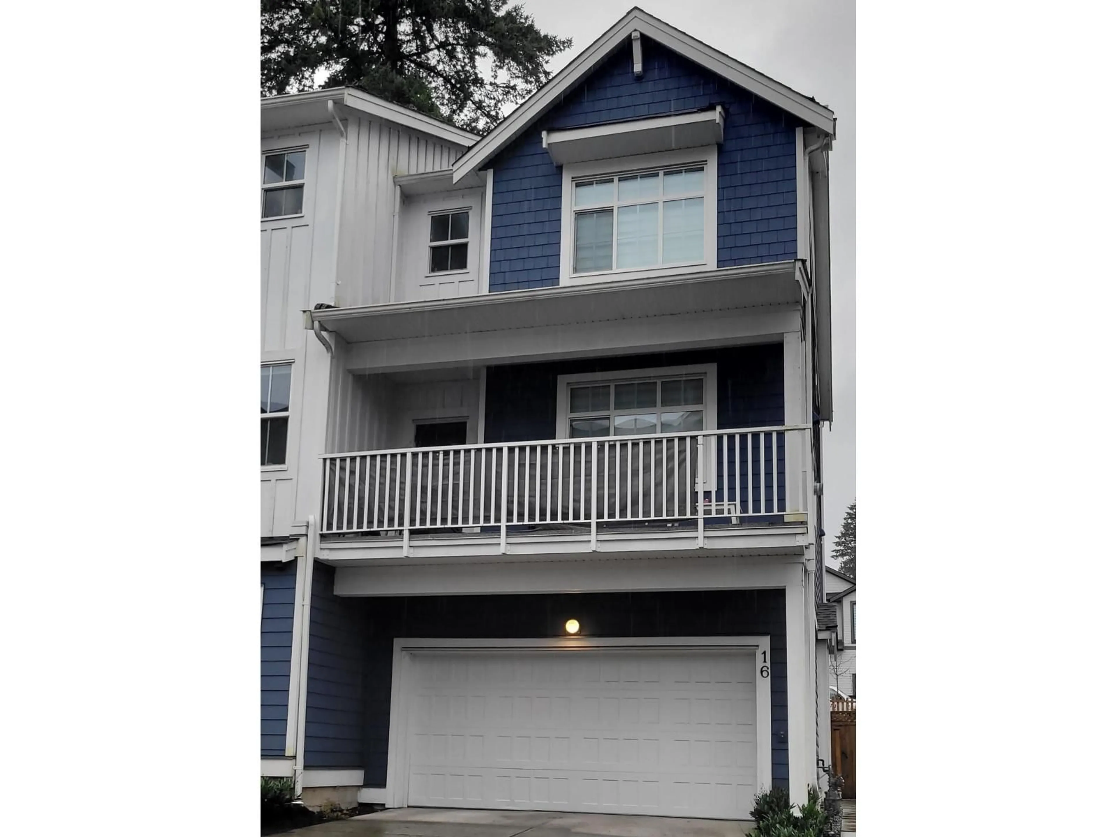 Home with vinyl exterior material, street for 16 - 9762 182A STREET, Surrey British Columbia V4N6W5