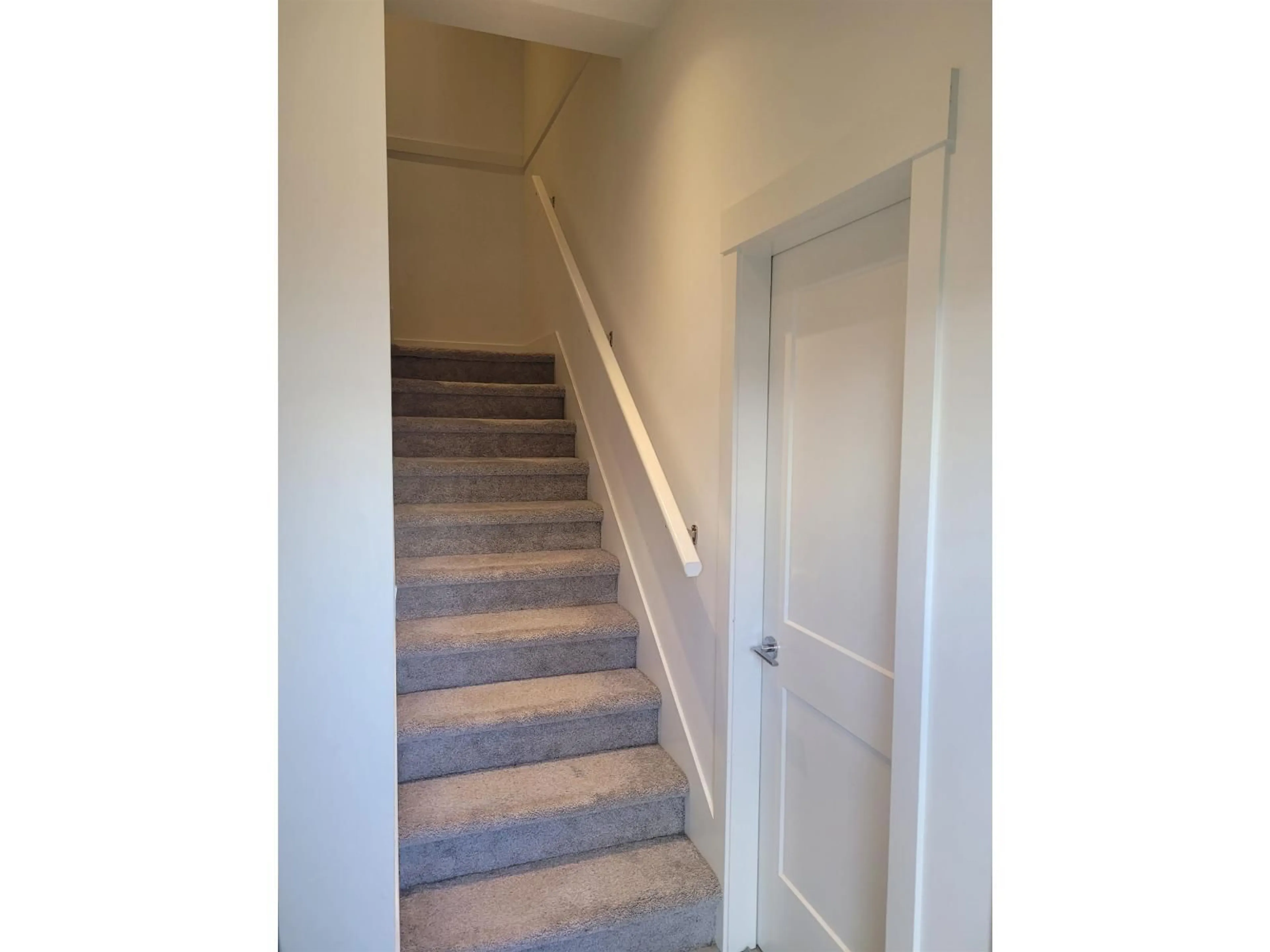 Stairs for 16 - 9762 182A STREET, Surrey British Columbia V4N6W5