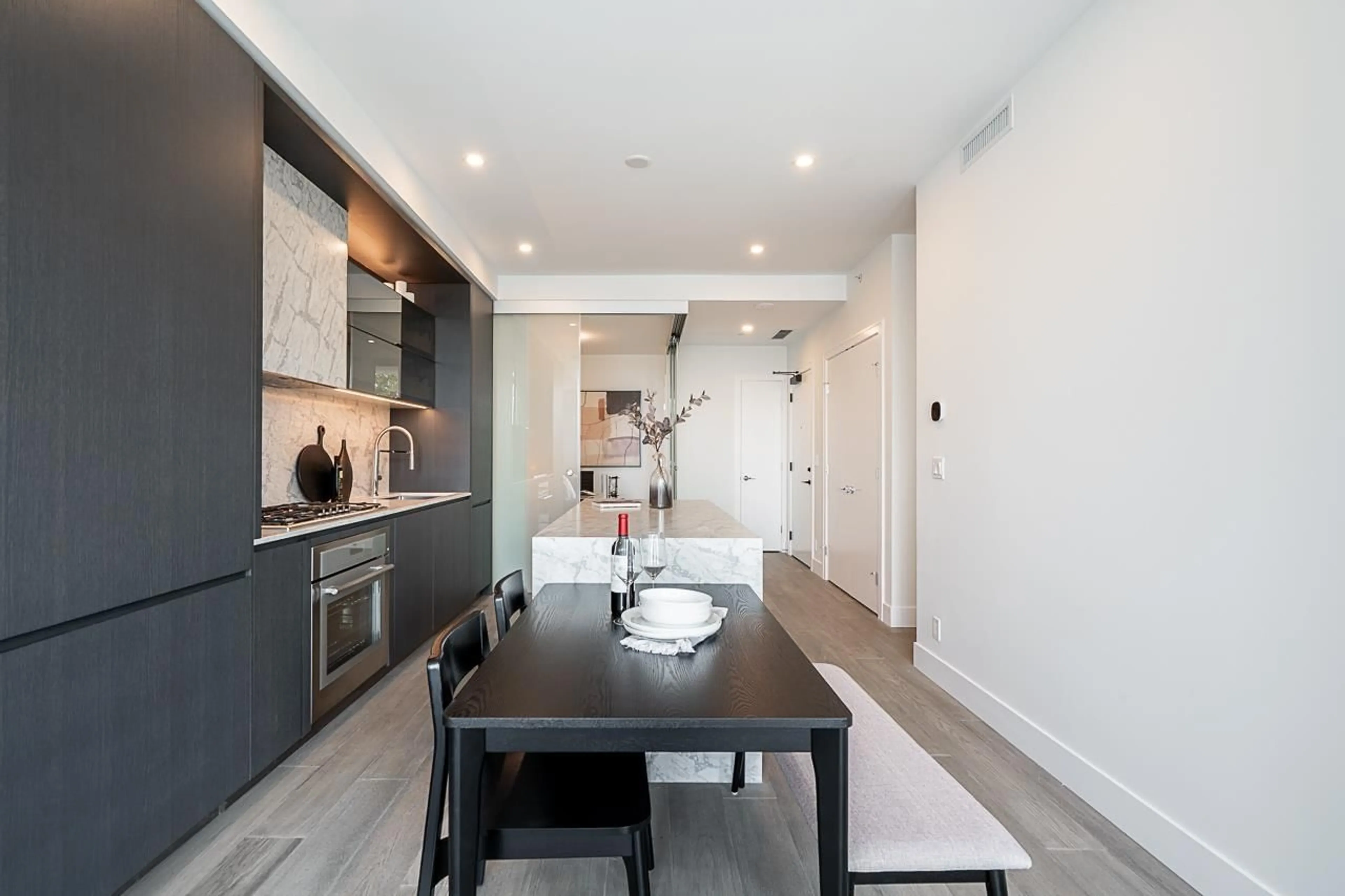 Open concept kitchen, unknown for 317 - 1342 JOHNSTON ROAD, White Rock British Columbia V4B0C7