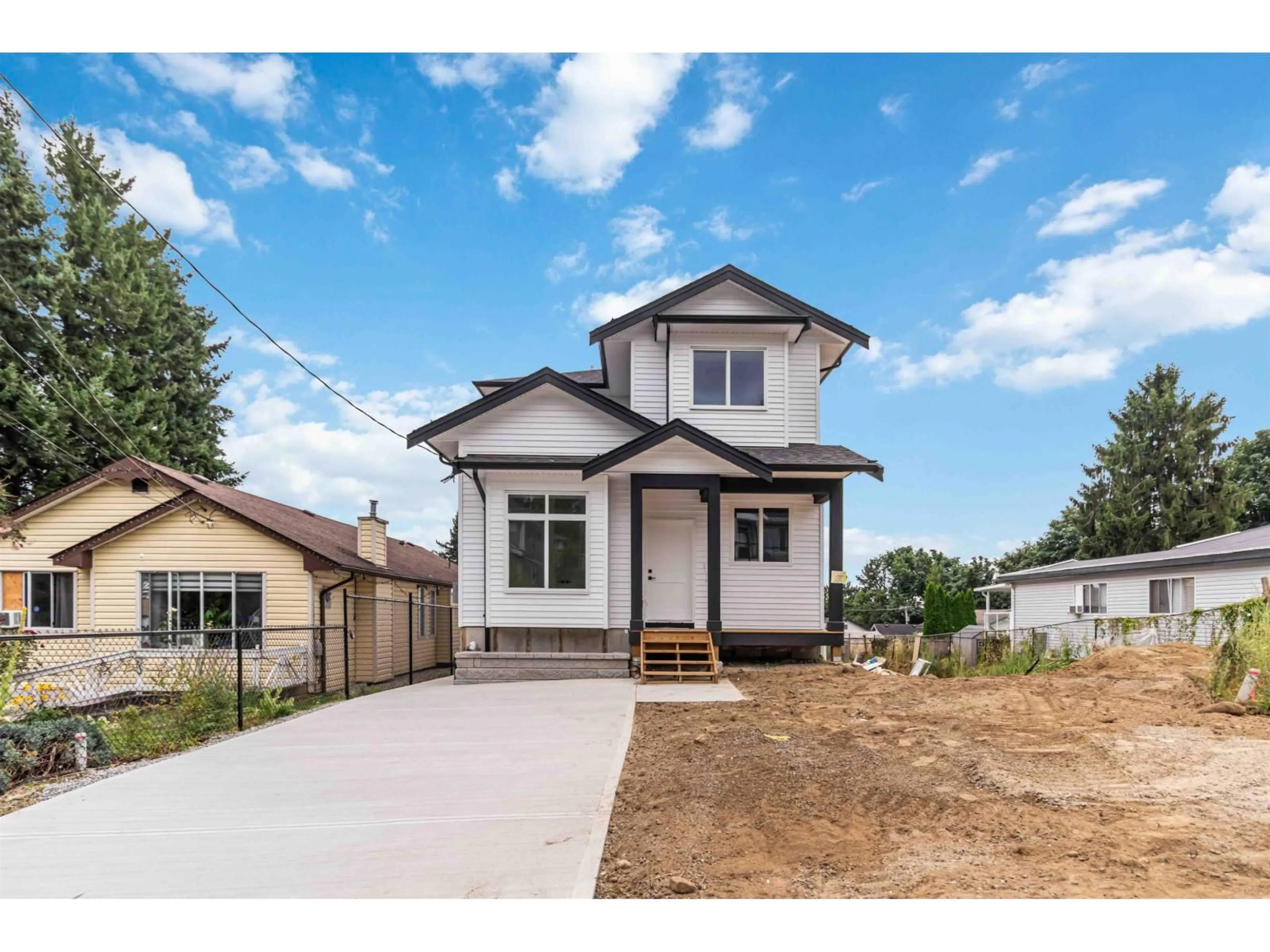 Home with vinyl exterior material, street for 32666 3RD AVENUE, Mission British Columbia V2V1T9