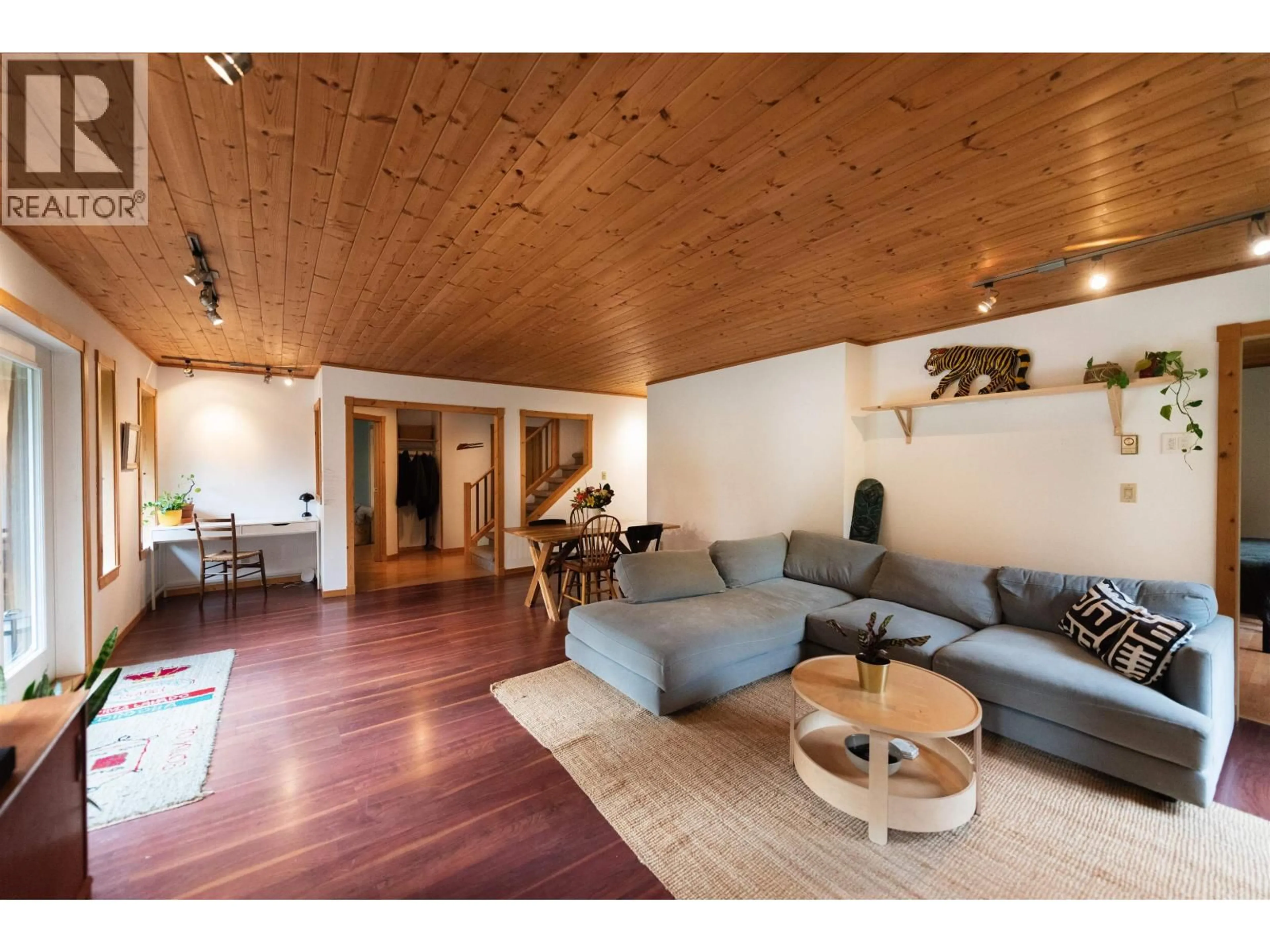 Living room with furniture, wood/laminate floor for 1479 PARK AVENUE, Roberts Creek British Columbia V0N2W2