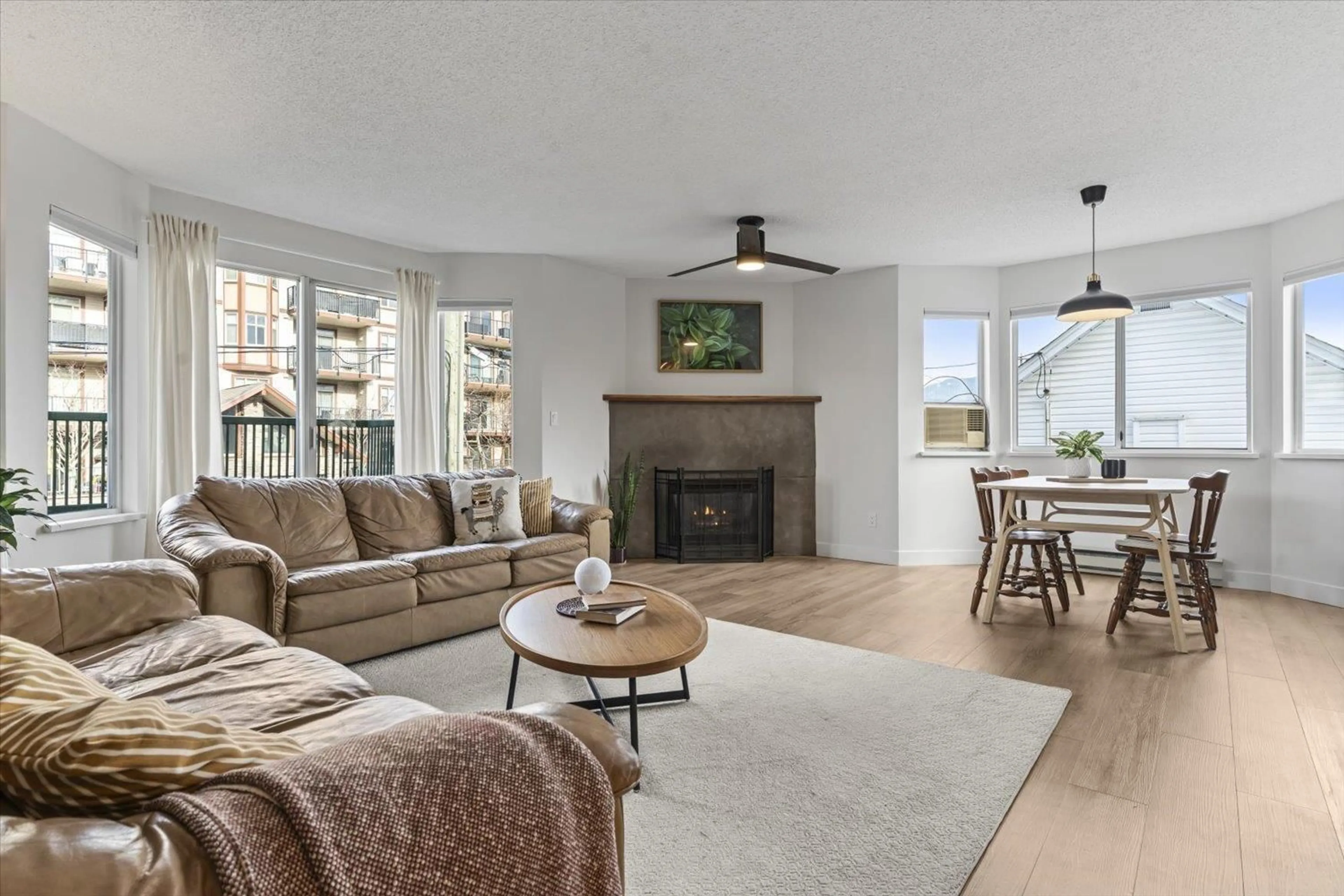 Living room with furniture, unknown for 103 - 45604 BRETT AVENUE, Chilliwack British Columbia V2P1N9