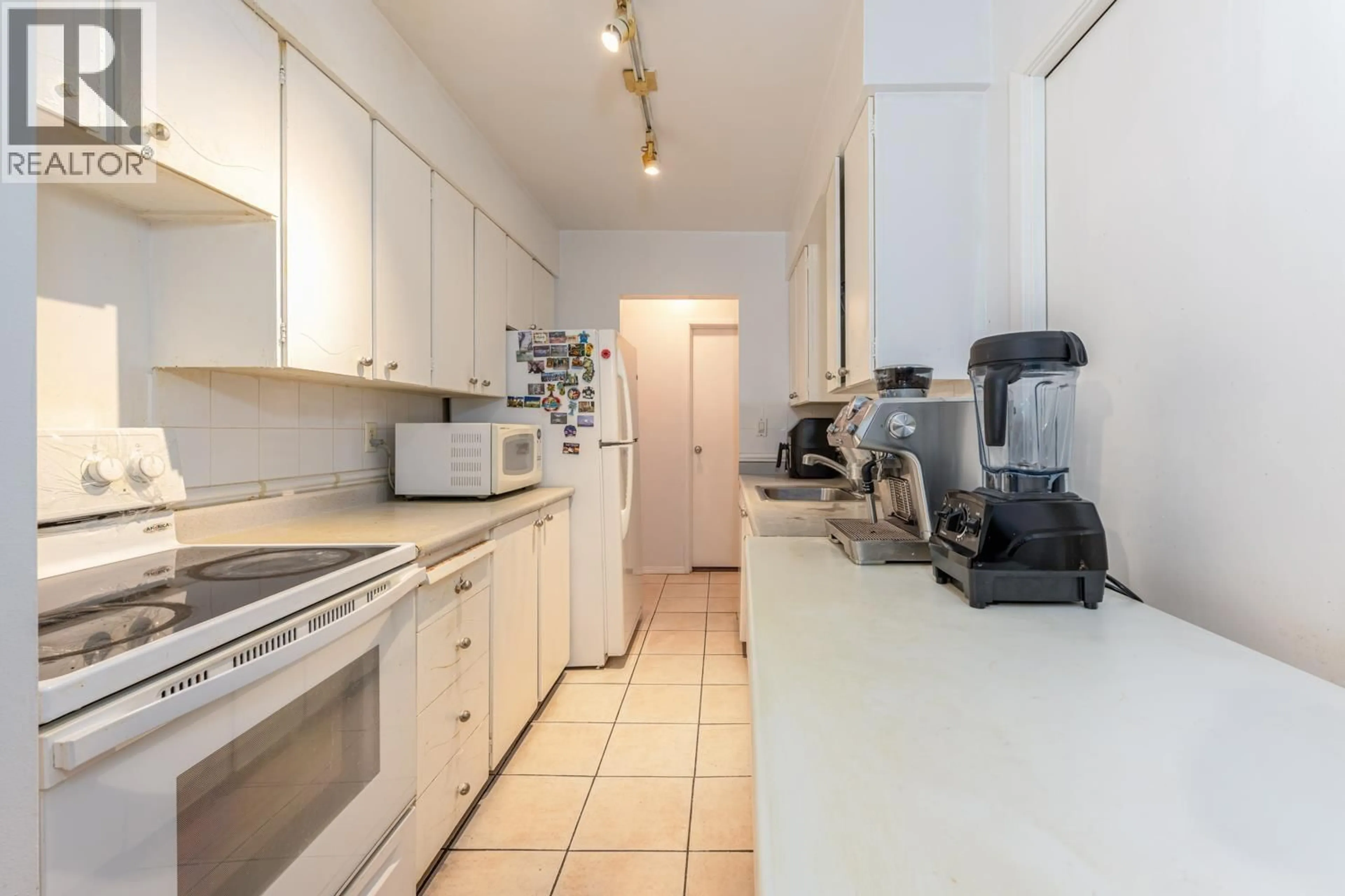 Standard kitchen, unknown for 312 - 235 KEITH ROAD, West Vancouver British Columbia V7T1L5