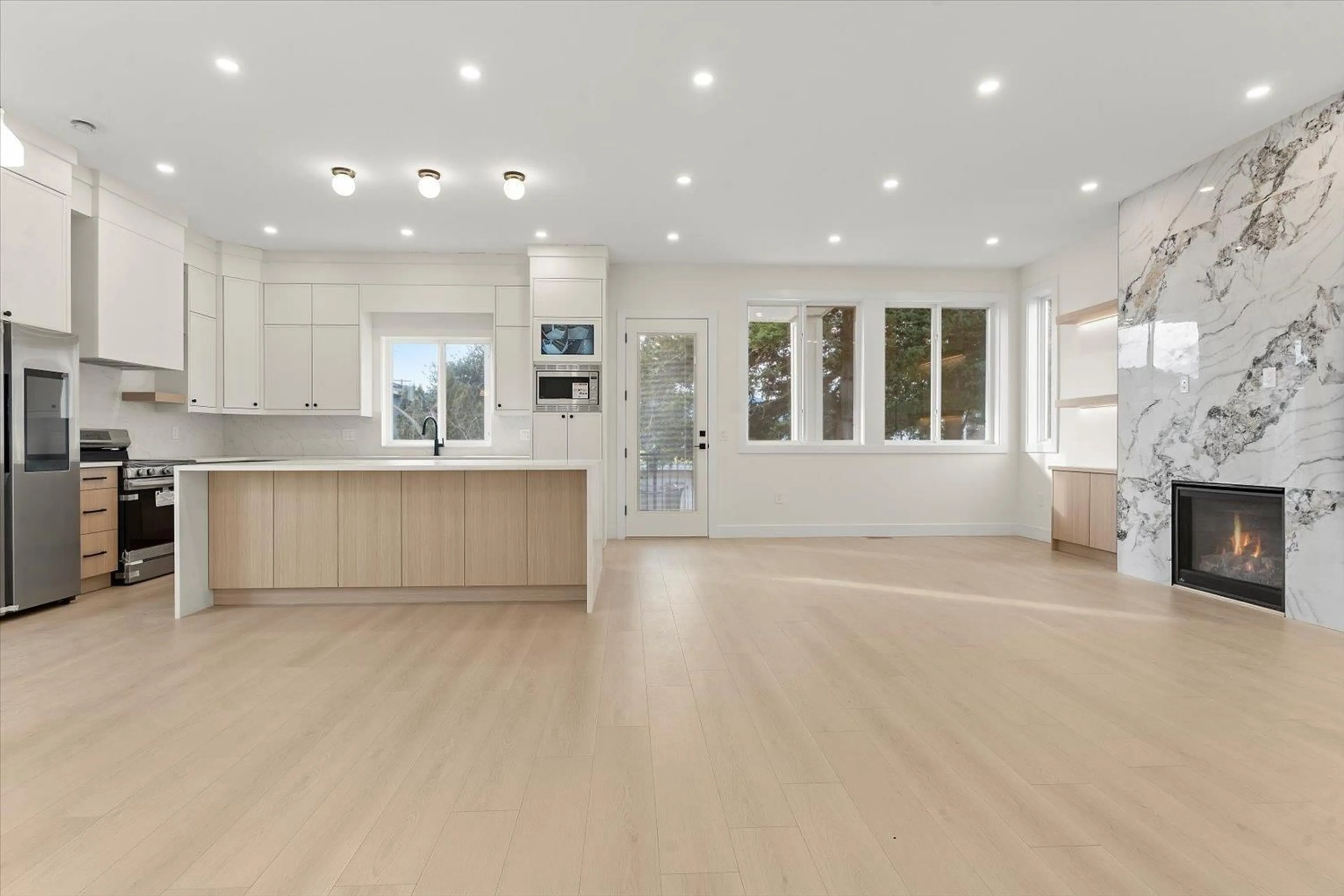 Open concept kitchen, wood/laminate floor for 2 - 45141 WATSON ROAD, Chilliwack British Columbia V2R6N2