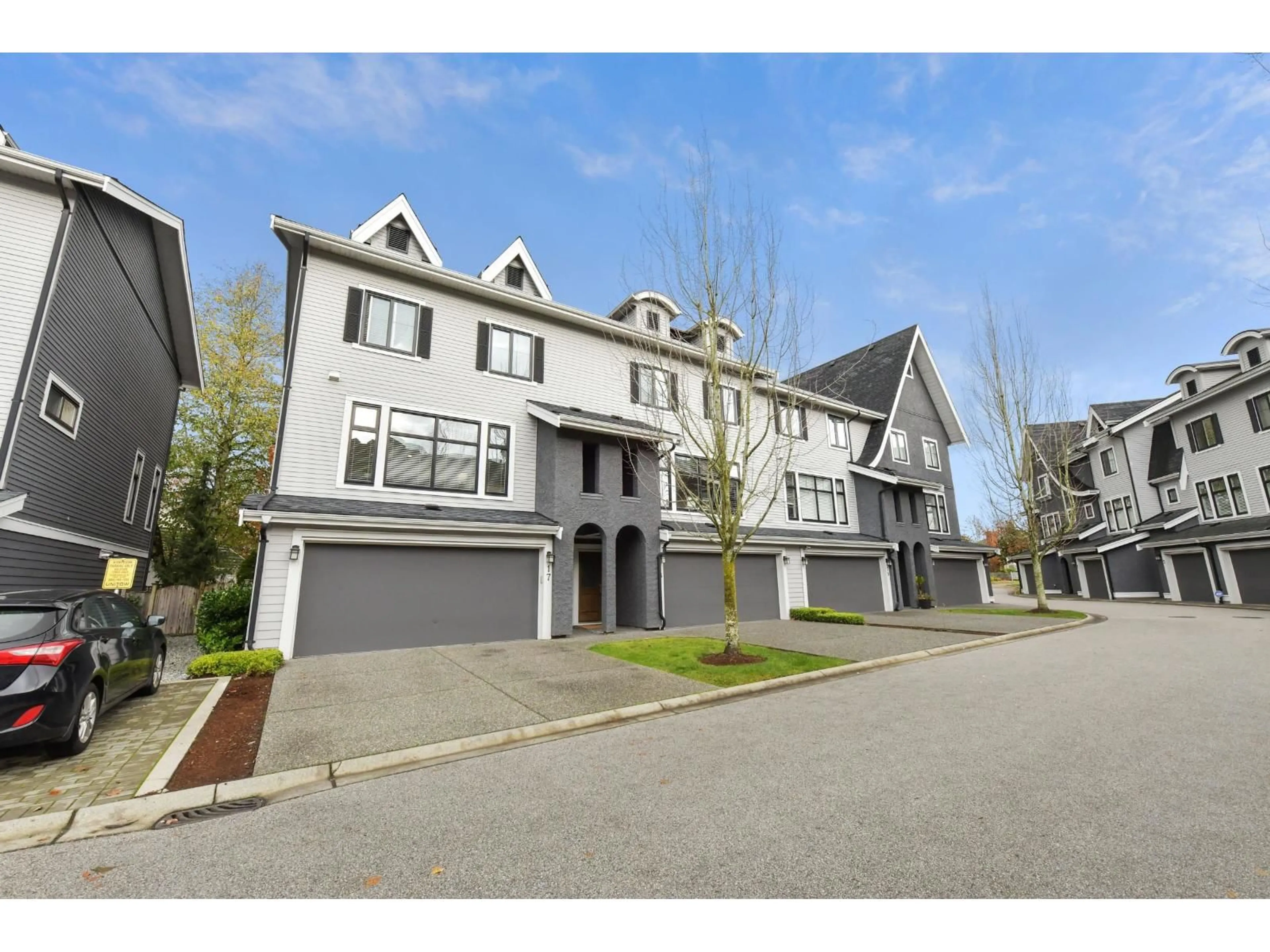 A pic from outside/outdoor area/front of a property/back of a property/a pic from drone, street for 17 - 3303 ROSEMARY HEIGHTS CRESCENT, Surrey British Columbia V3Z0K7