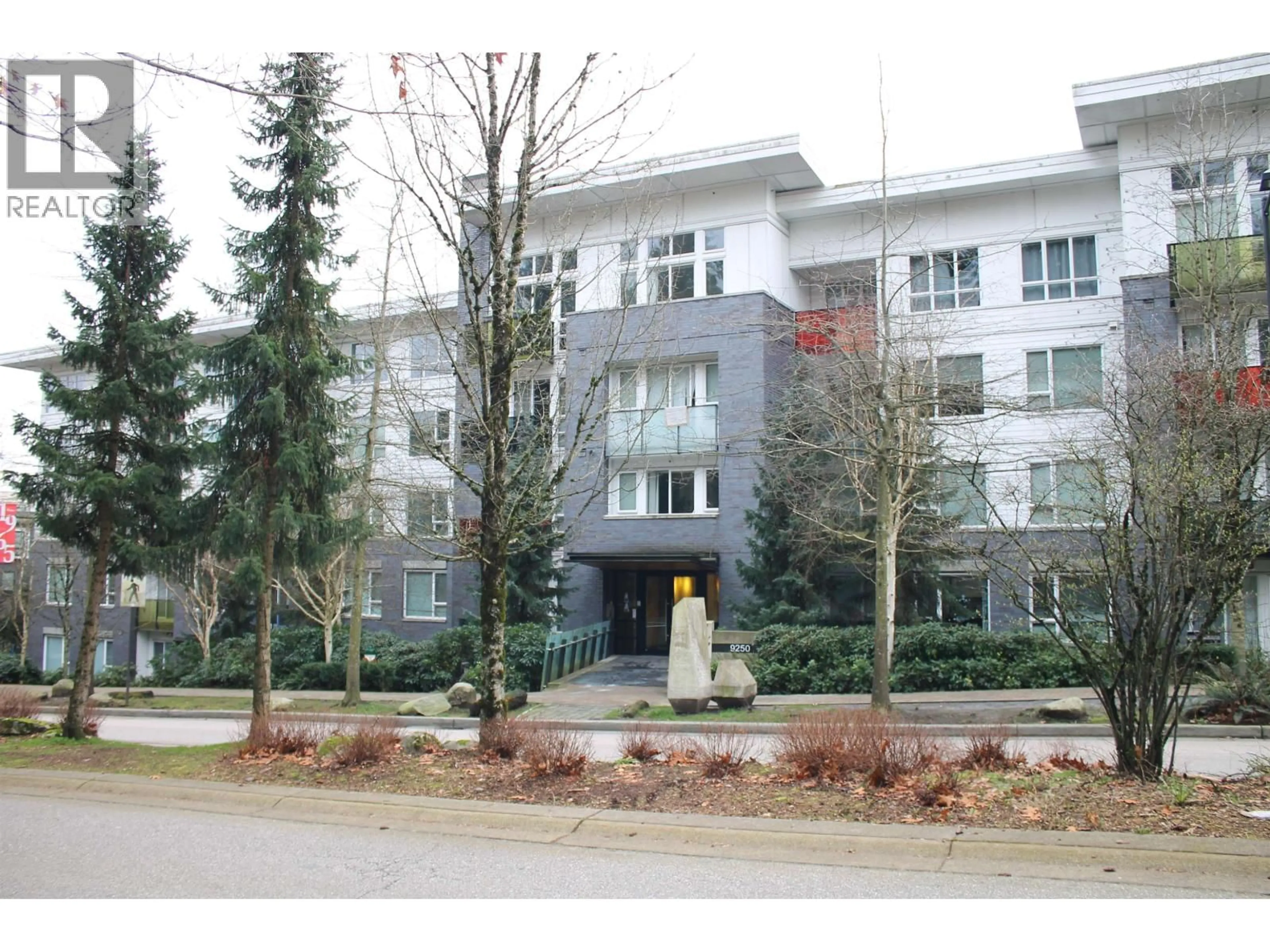 Indoor foyer for 303 - 9250 UNIVERSITY HIGH STREET, Burnaby British Columbia V5A0B3
