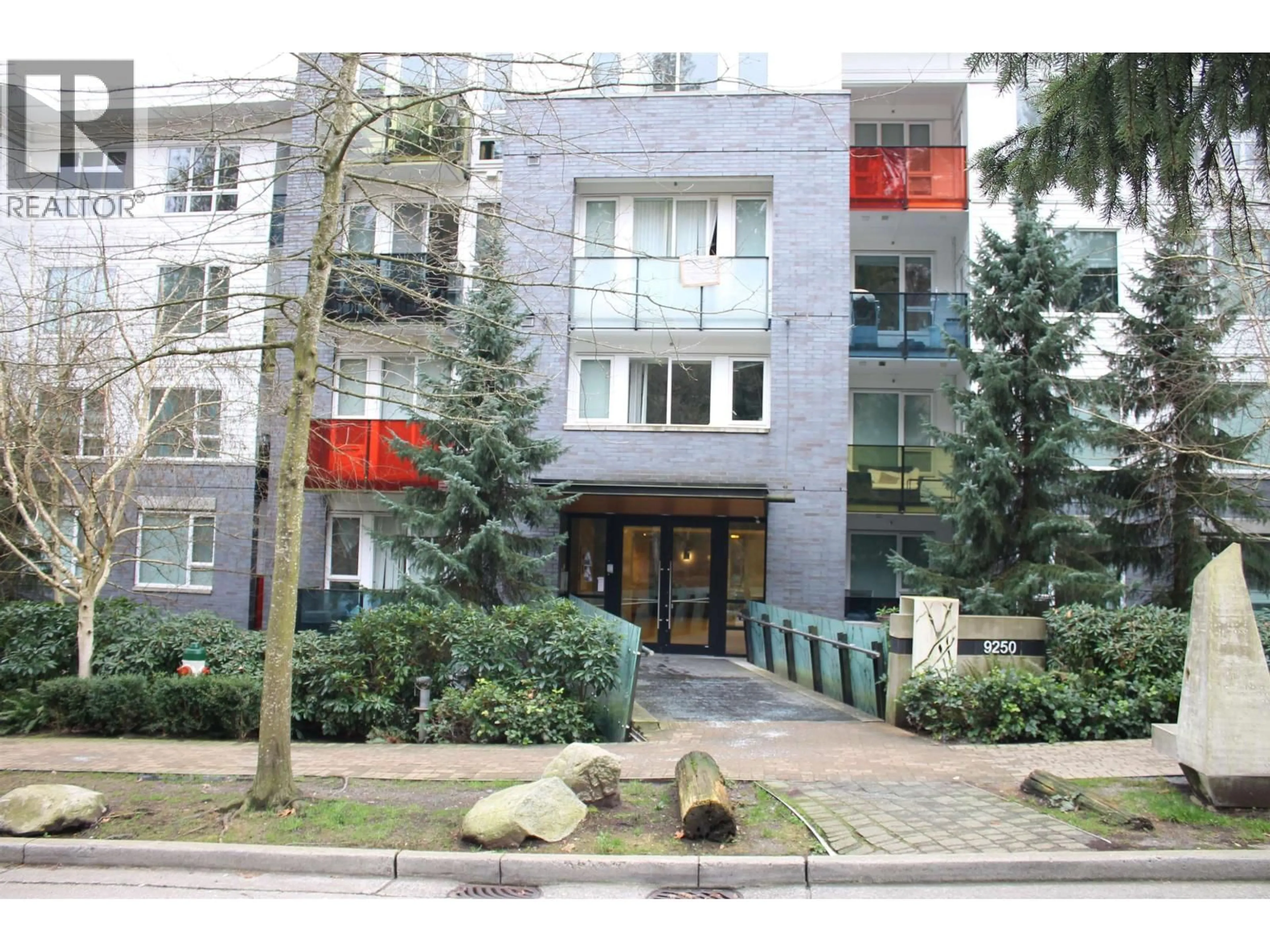 Indoor foyer for 303 - 9250 UNIVERSITY HIGH STREET, Burnaby British Columbia V5A0B3
