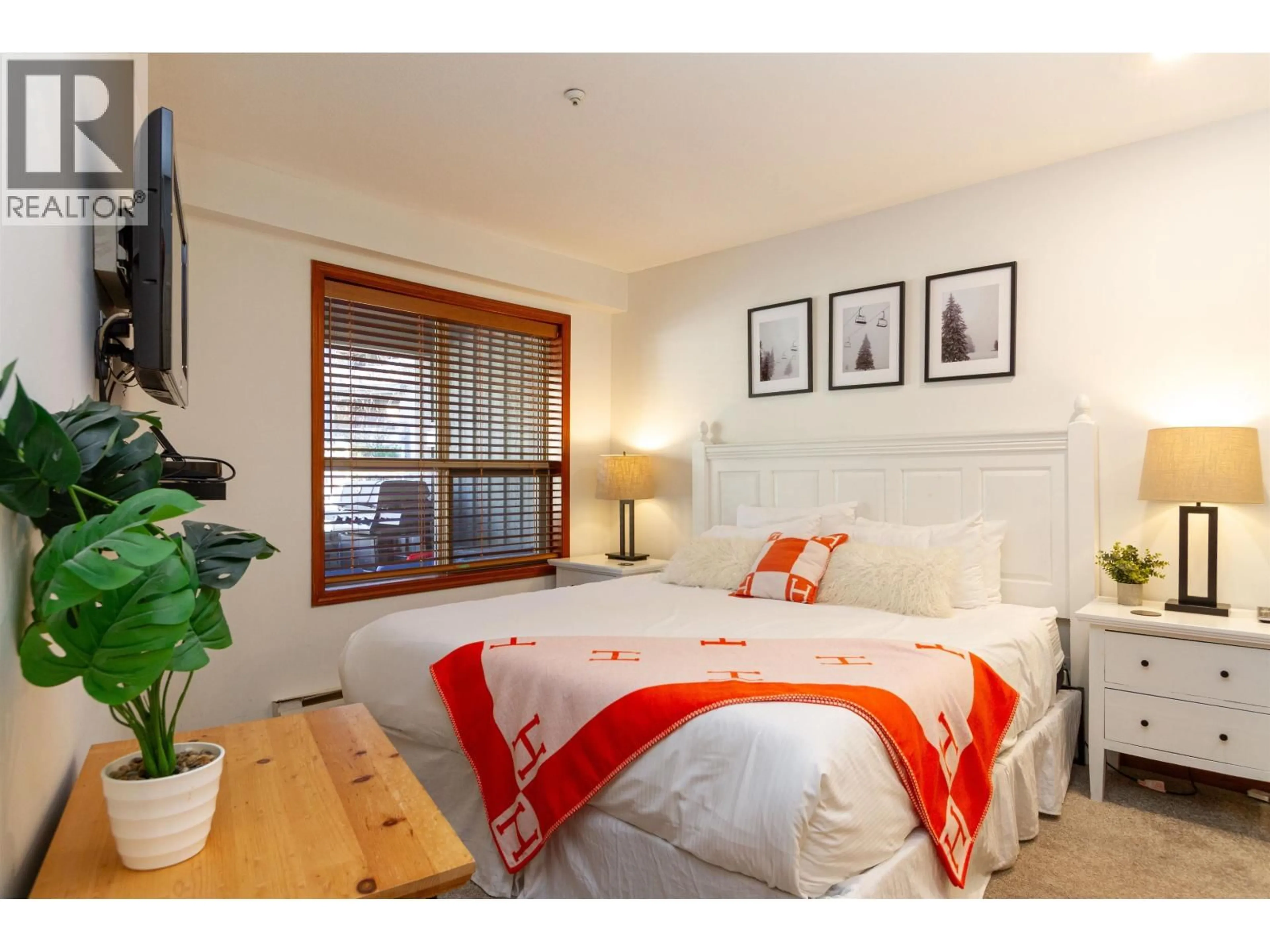 Bedroom with bed, wood/laminate floor for 107 - 4800 SPEARHEAD DRIVE, Whistler British Columbia V8E1G1