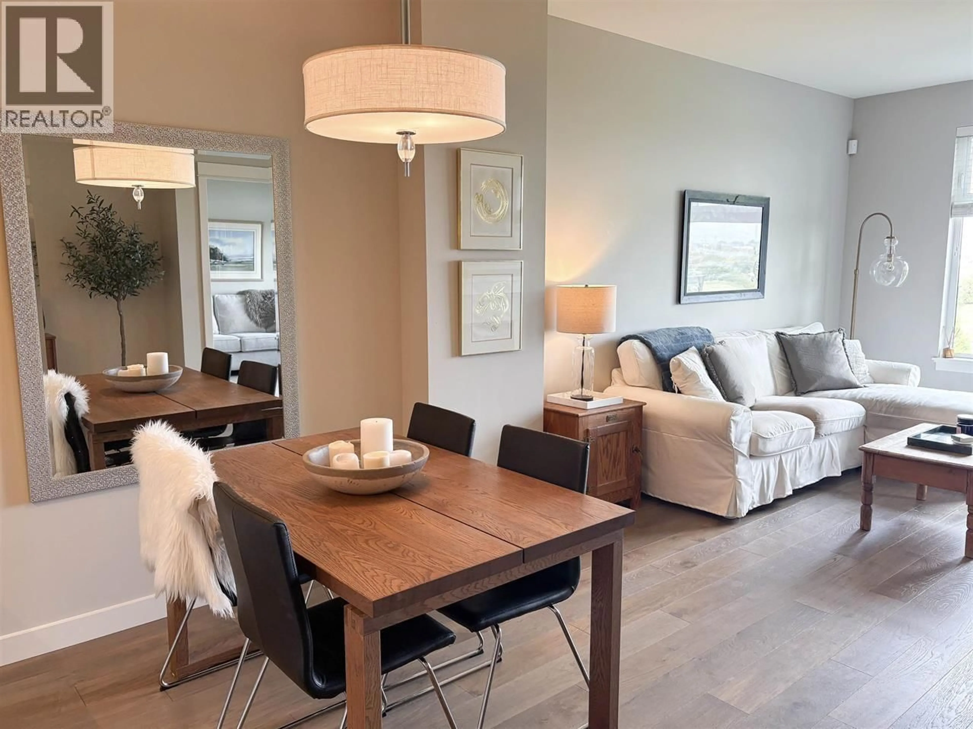 Living room with furniture, wood/laminate floor for 410 - 5011 SPRINGS BOULEVARD, Delta British Columbia V4M0B6