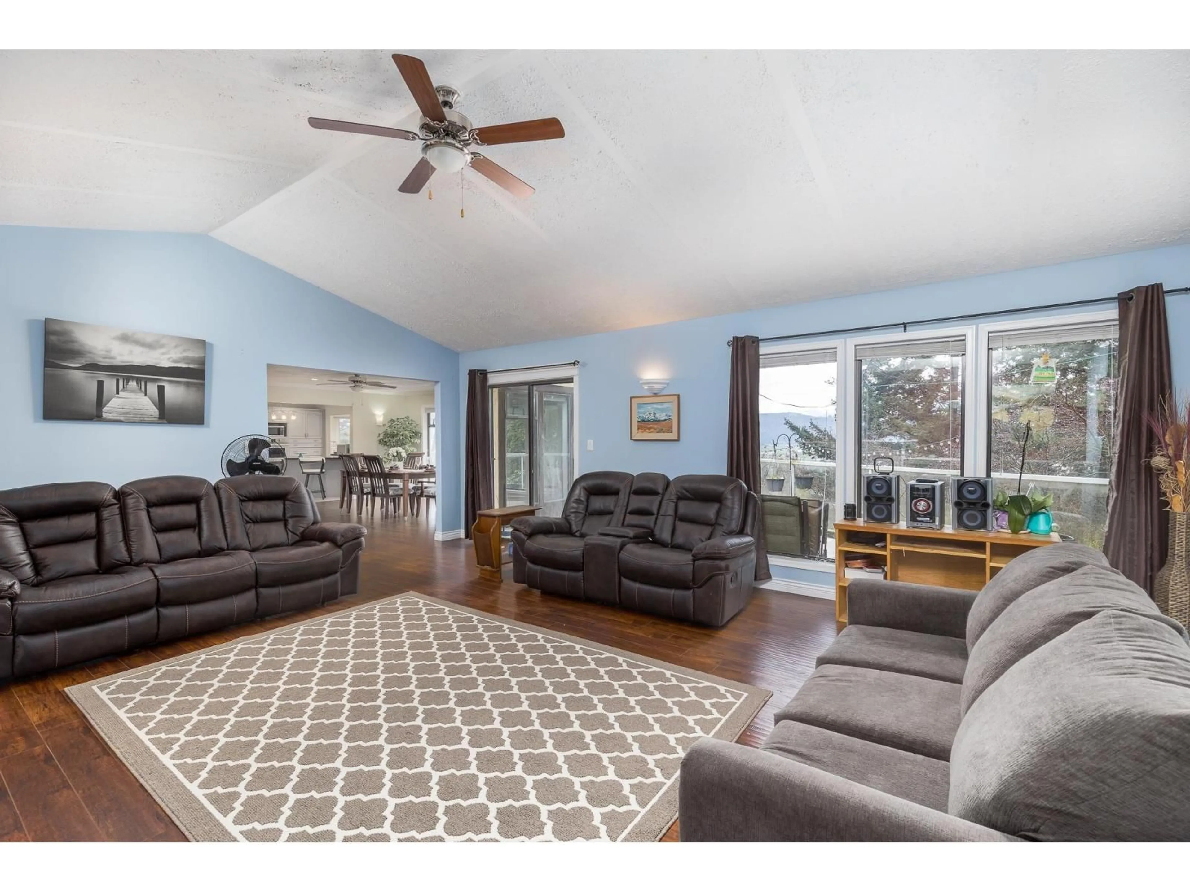 Living room with furniture, unknown for 2055 LION COURT, Abbotsford British Columbia V3G1G3