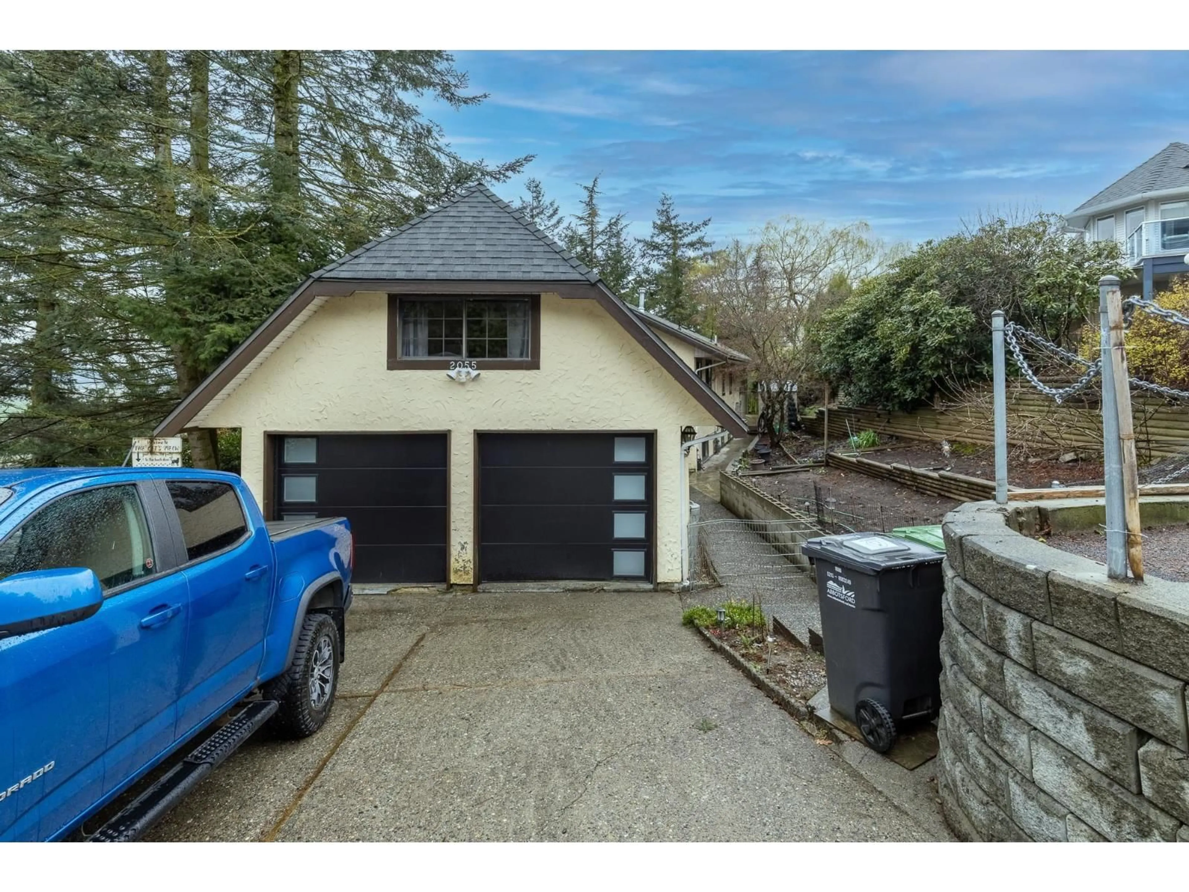 Indoor garage for 2055 LION COURT, Abbotsford British Columbia V3G1G3