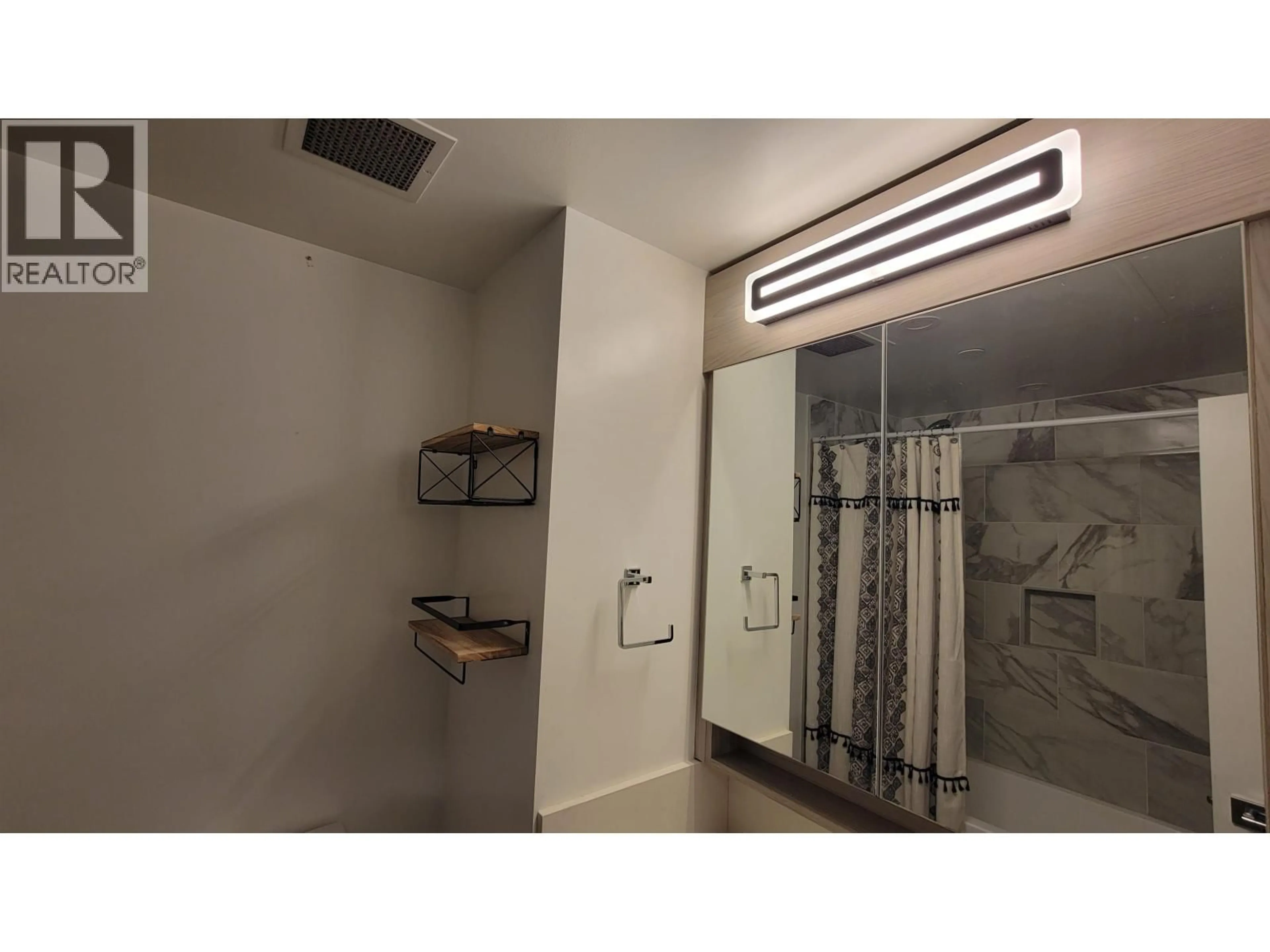 A pic of a room for 1008 - 901 LOUGHEED HIGHWAY, Coquitlam British Columbia V3K3T3