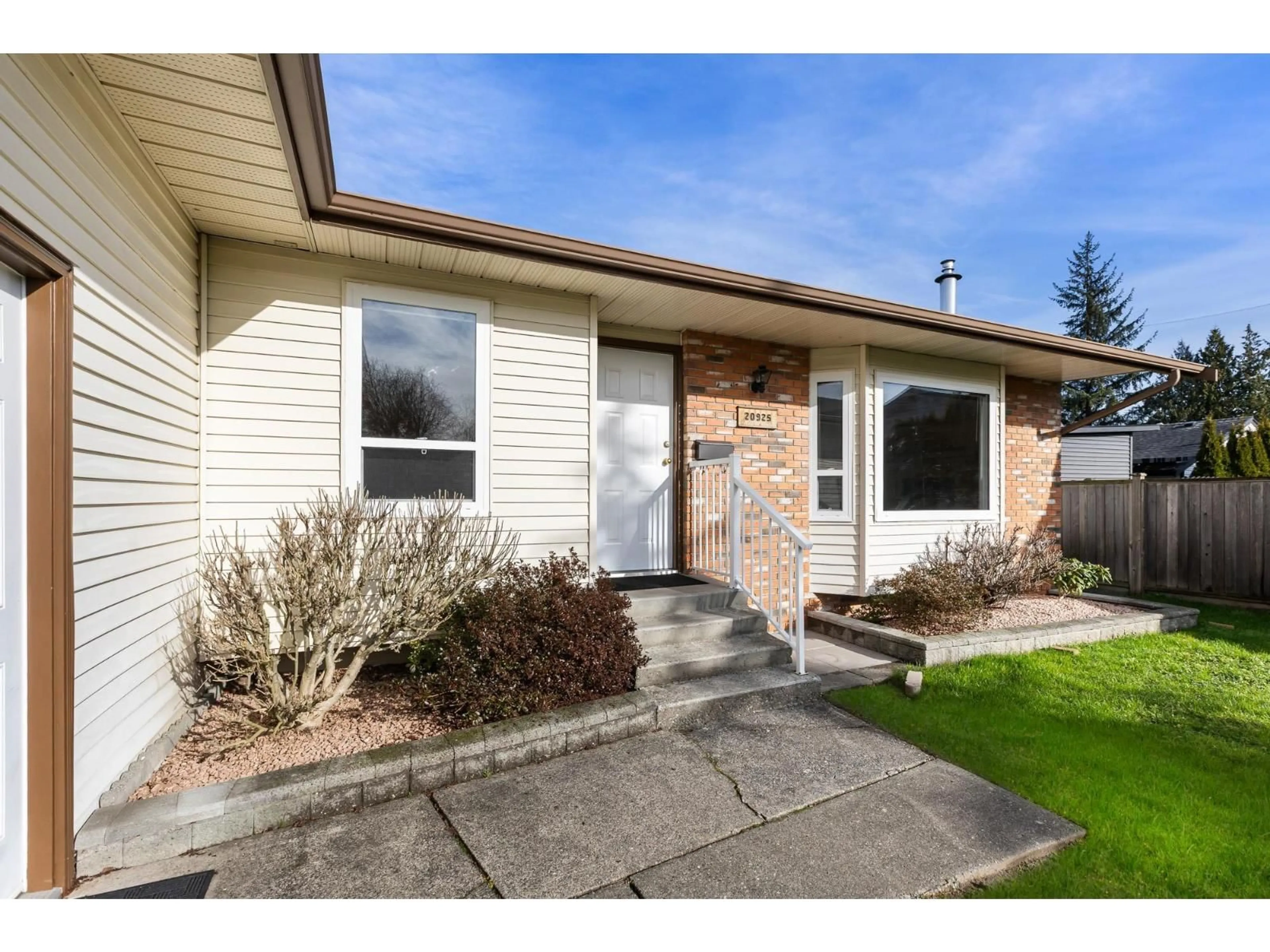 Unknown for 20925 51B AVENUE, Langley British Columbia V3A7K6