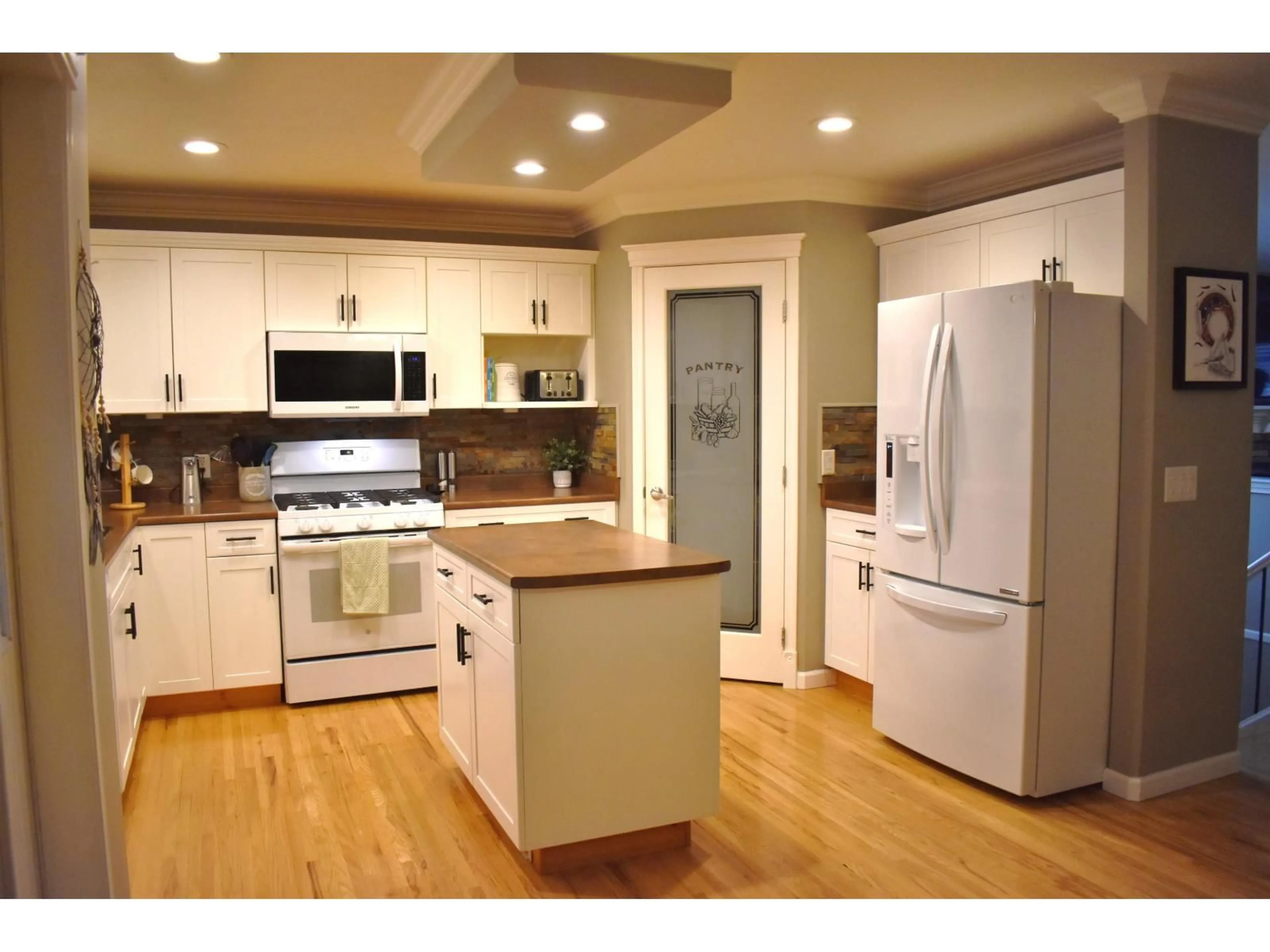 Open concept kitchen, wood/laminate floor for 32997 DESBRISAY AVENUE, Mission British Columbia V2V7R6