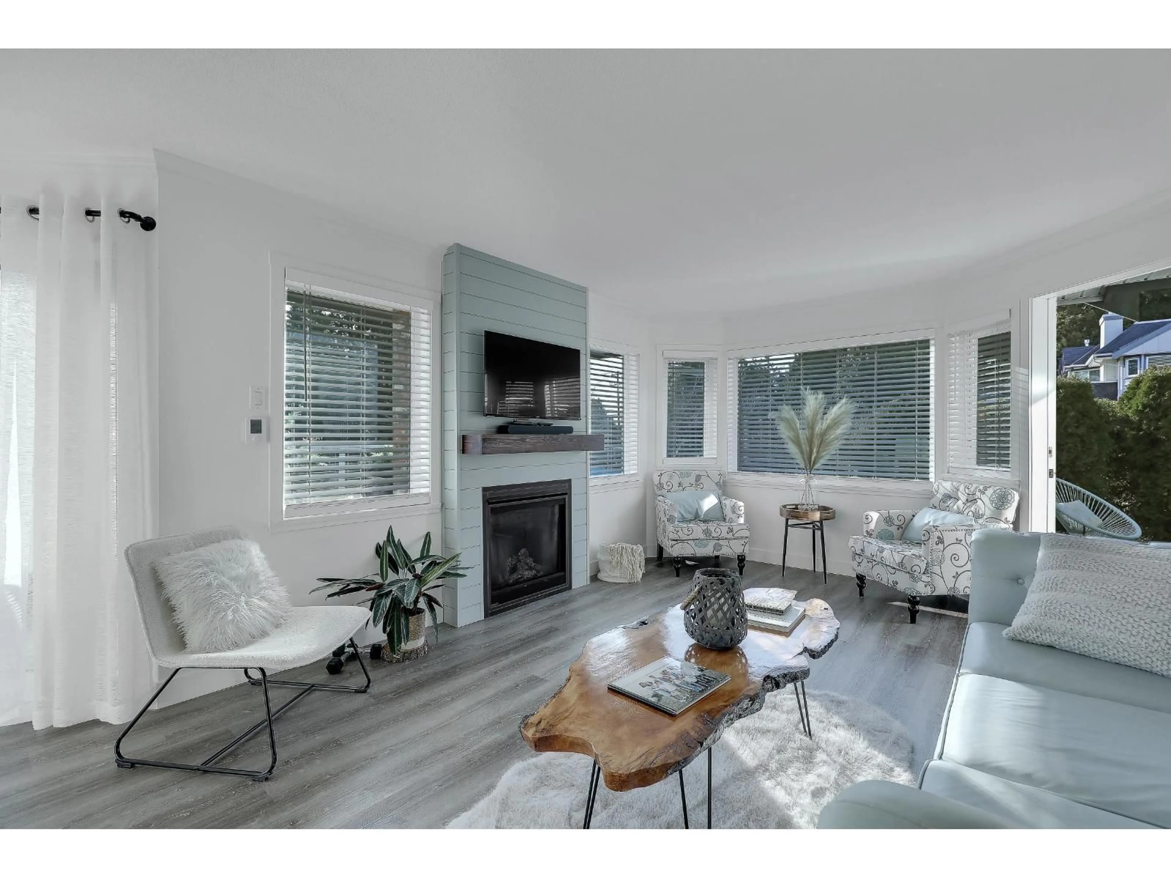 Living room with furniture, unknown for 114 - 13965 16 AVENUE, Surrey British Columbia V4A1P8