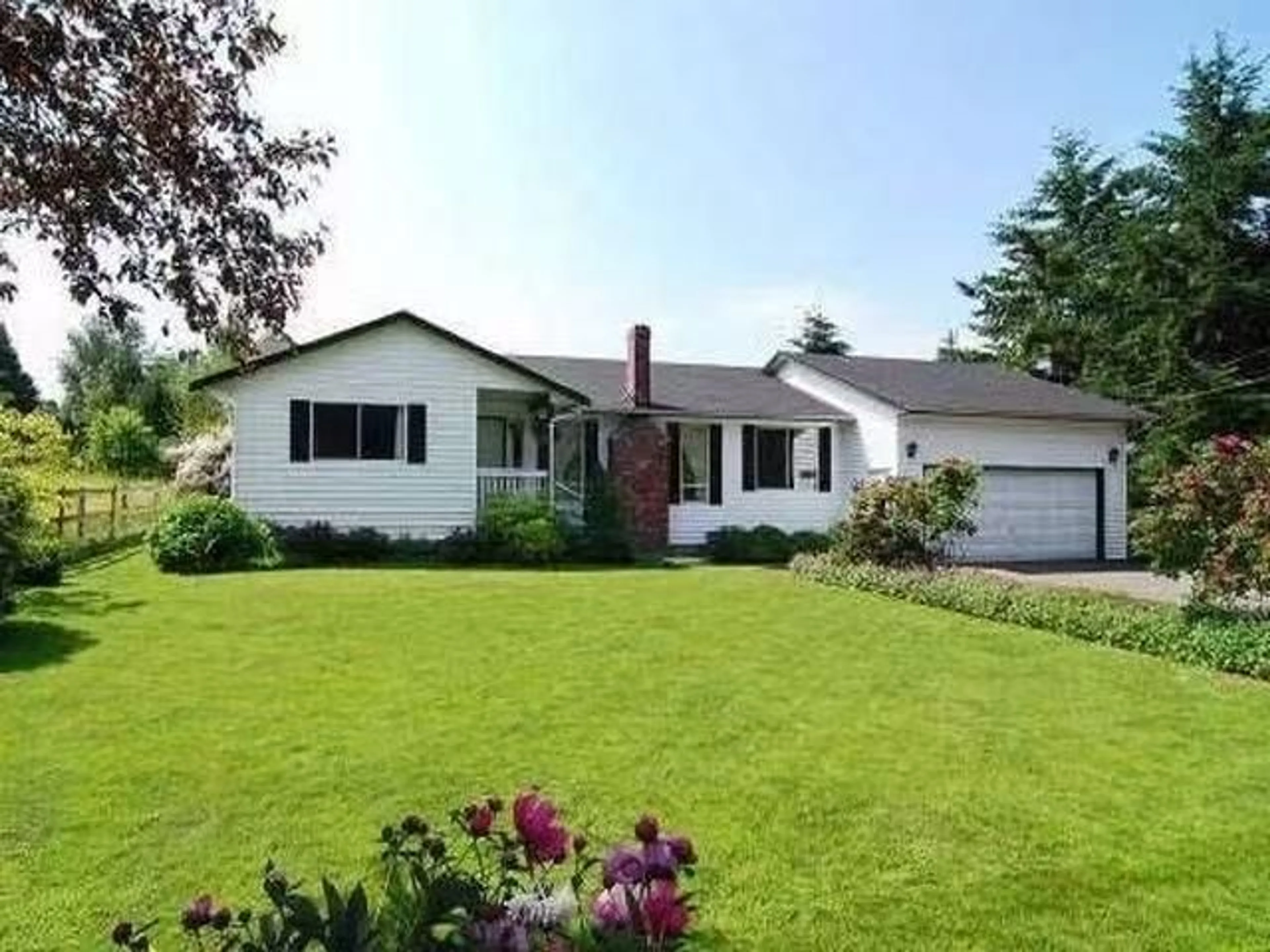 Home with vinyl exterior material, street for 18572 76 AVENUE, Surrey British Columbia V4N3G5