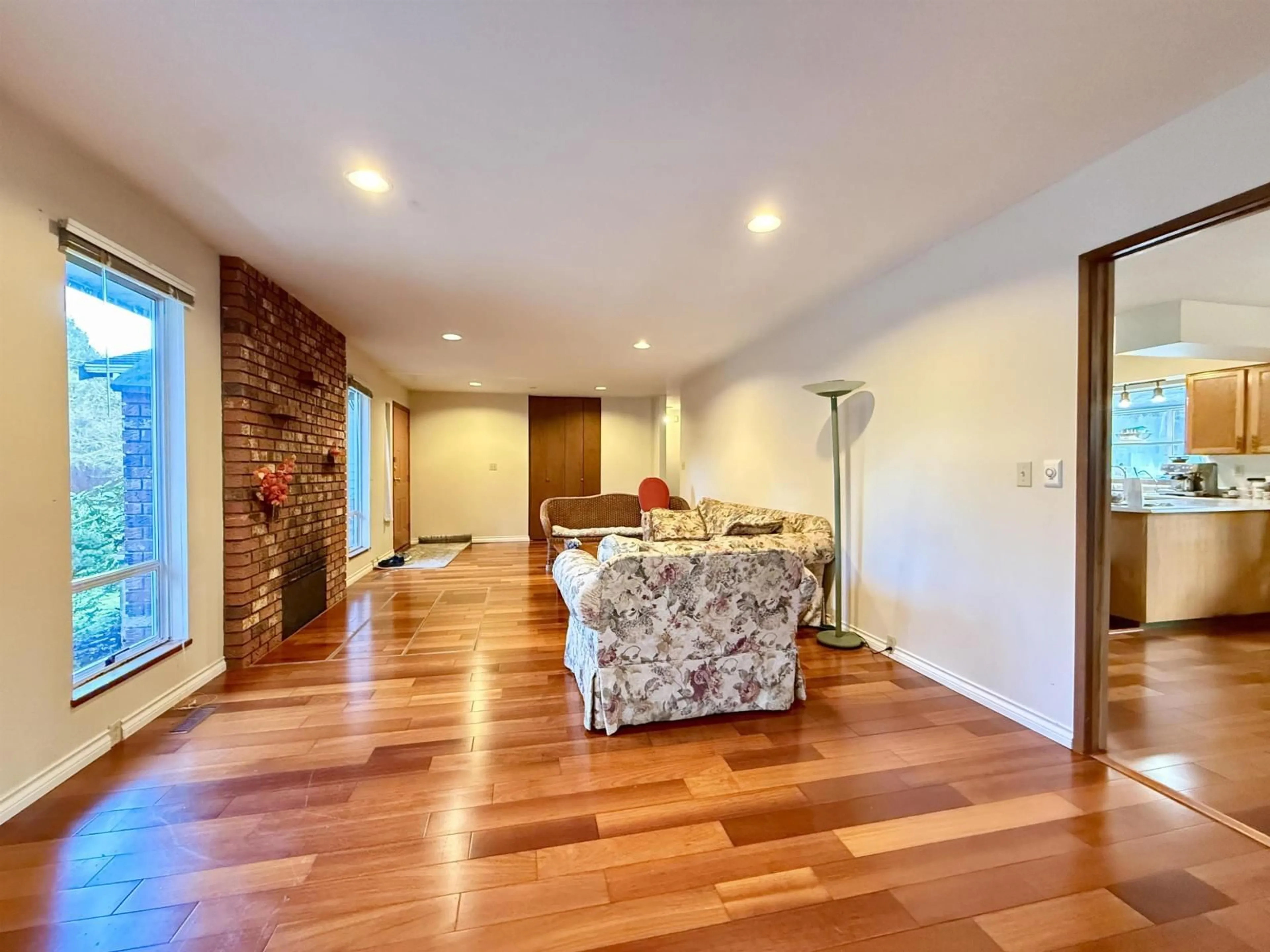 Unknown for 18572 76 AVENUE, Surrey British Columbia V4N3G5