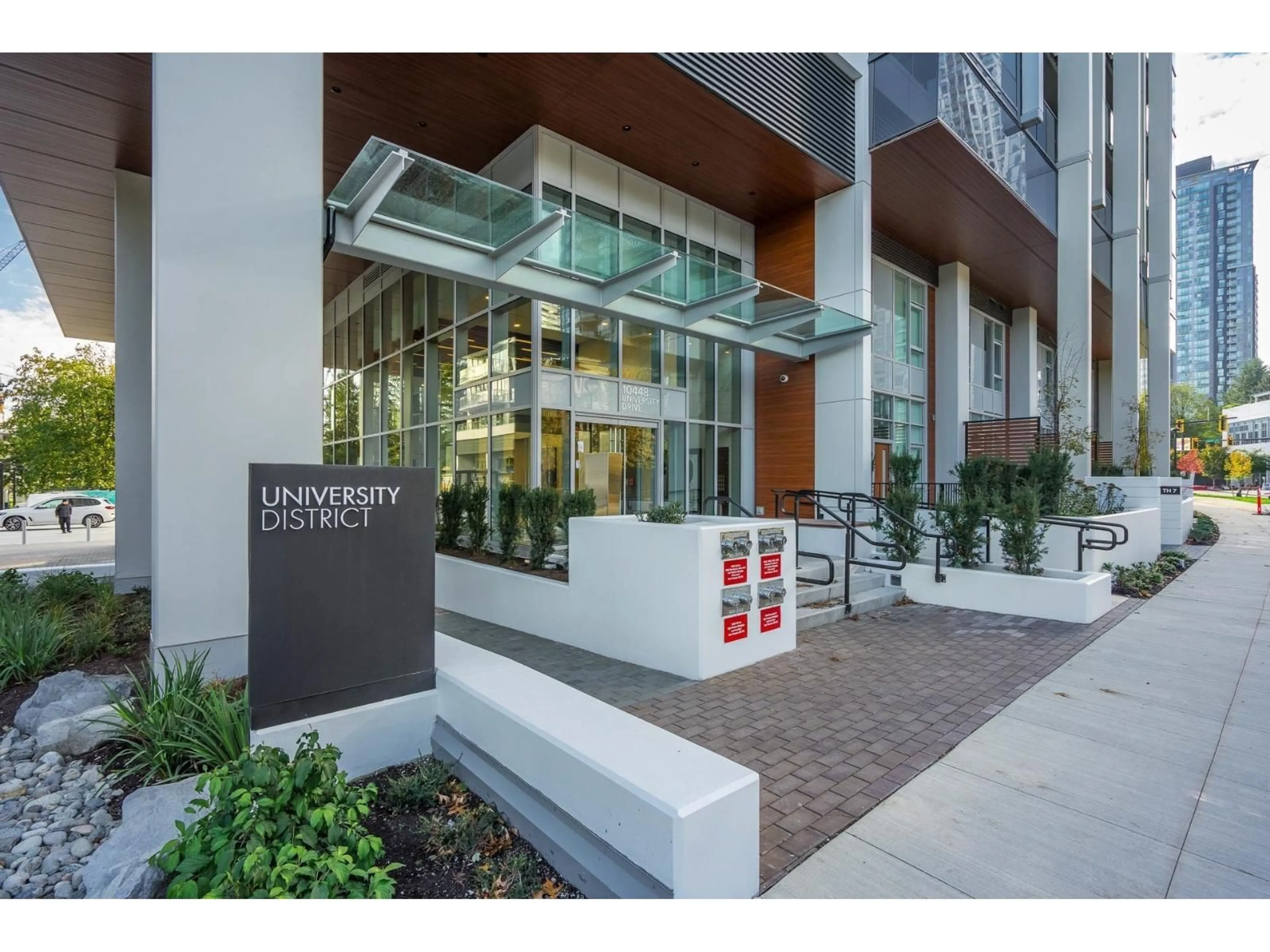 Indoor foyer for 1608 - 10448 UNIVERSITY DRIVE, Surrey British Columbia V3T0S7