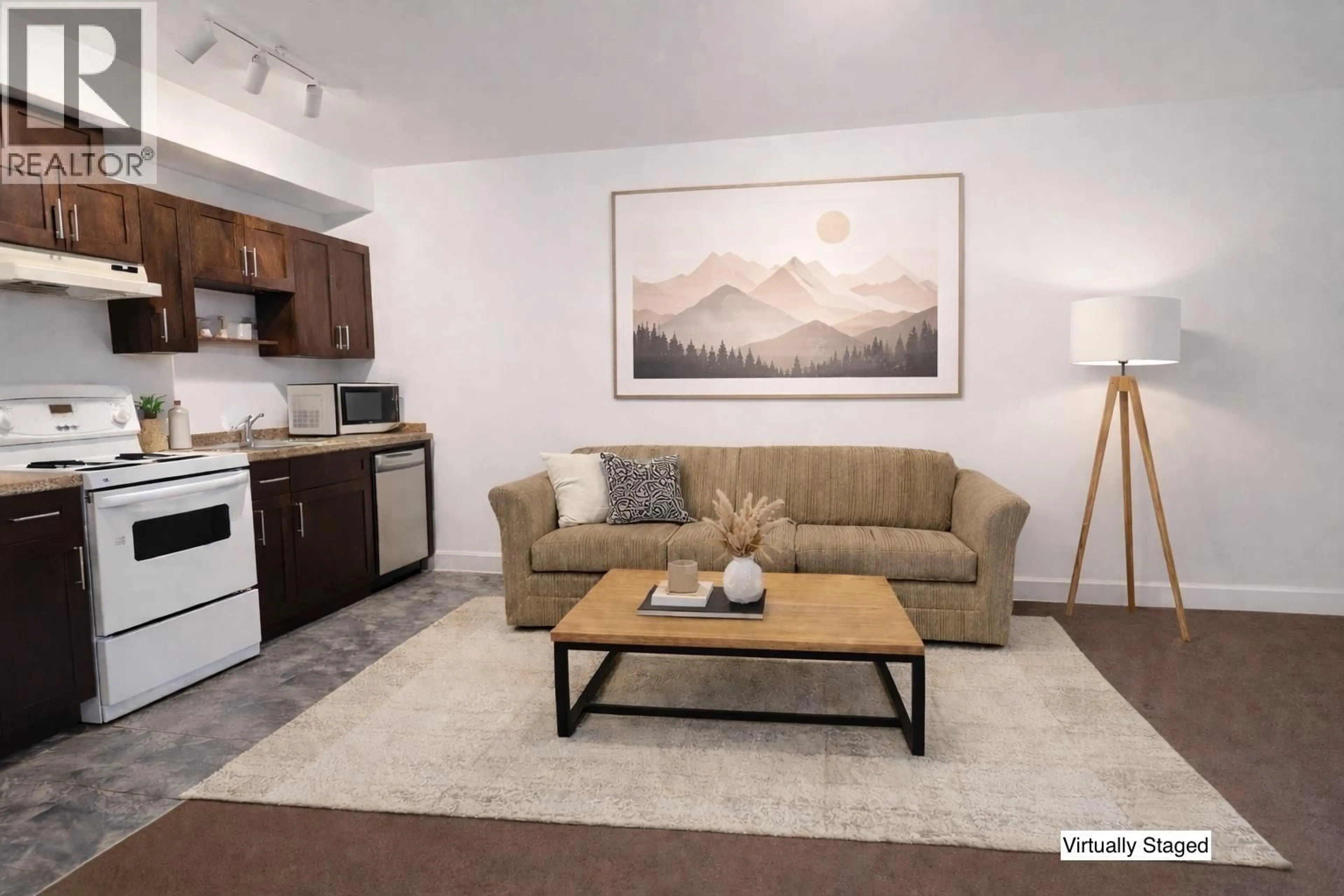 Living room with furniture, unknown for 302 - 7330 ARBUTUS STREET, Pemberton British Columbia V0N2L1