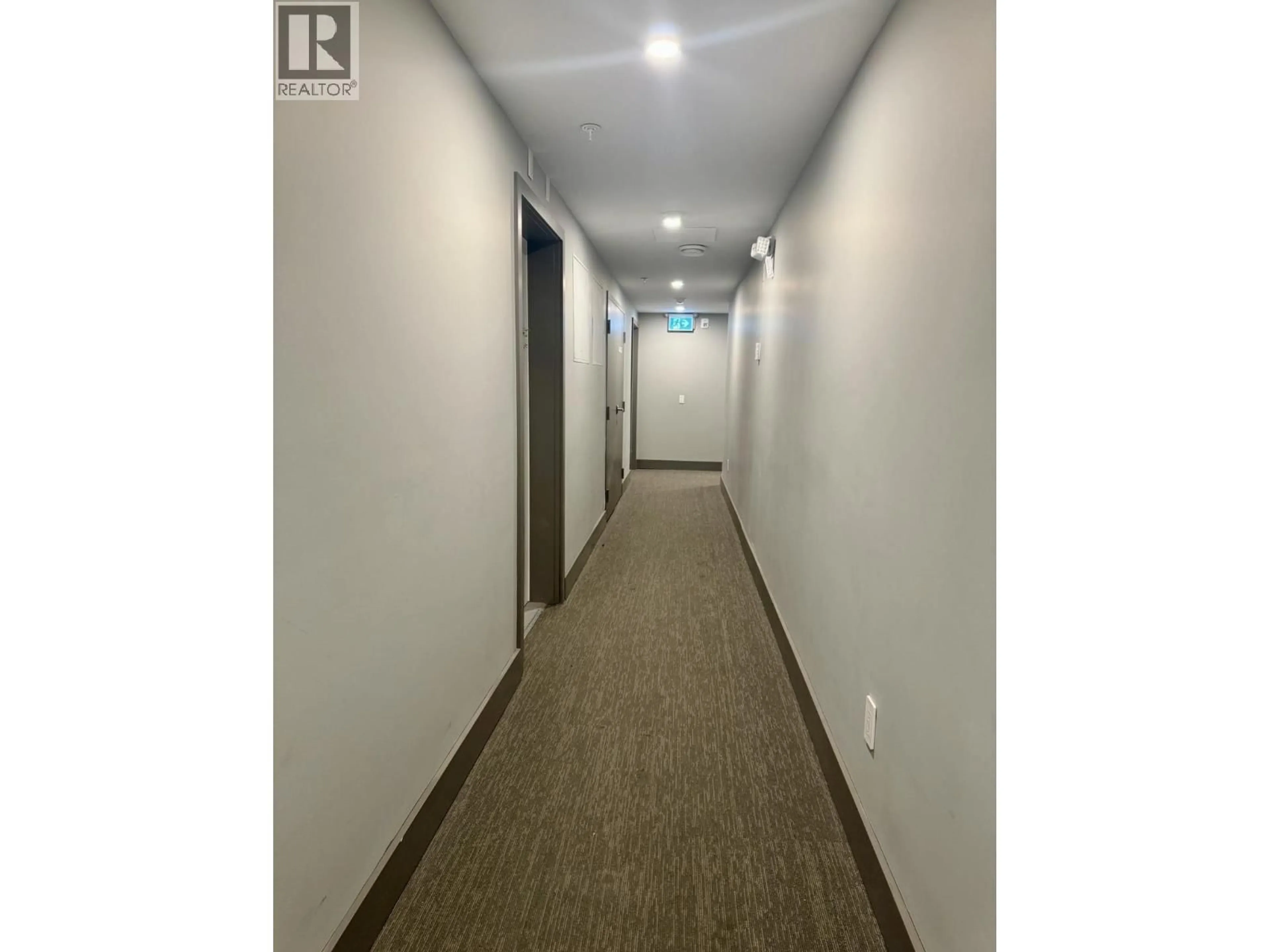 Indoor foyer for 204 - 3050 KINGSWAY, Vancouver British Columbia V5R5J7