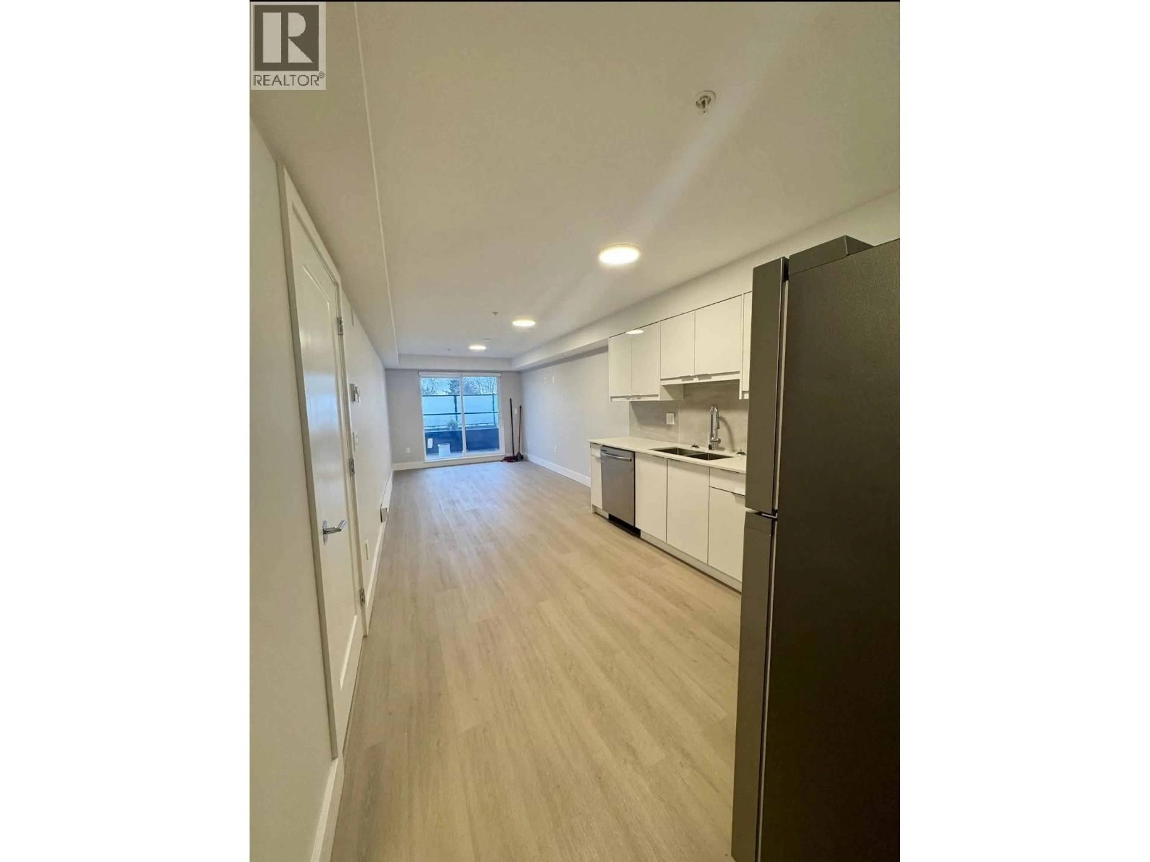 A pic of a room for 204 - 3050 KINGSWAY, Vancouver British Columbia V5R5J7