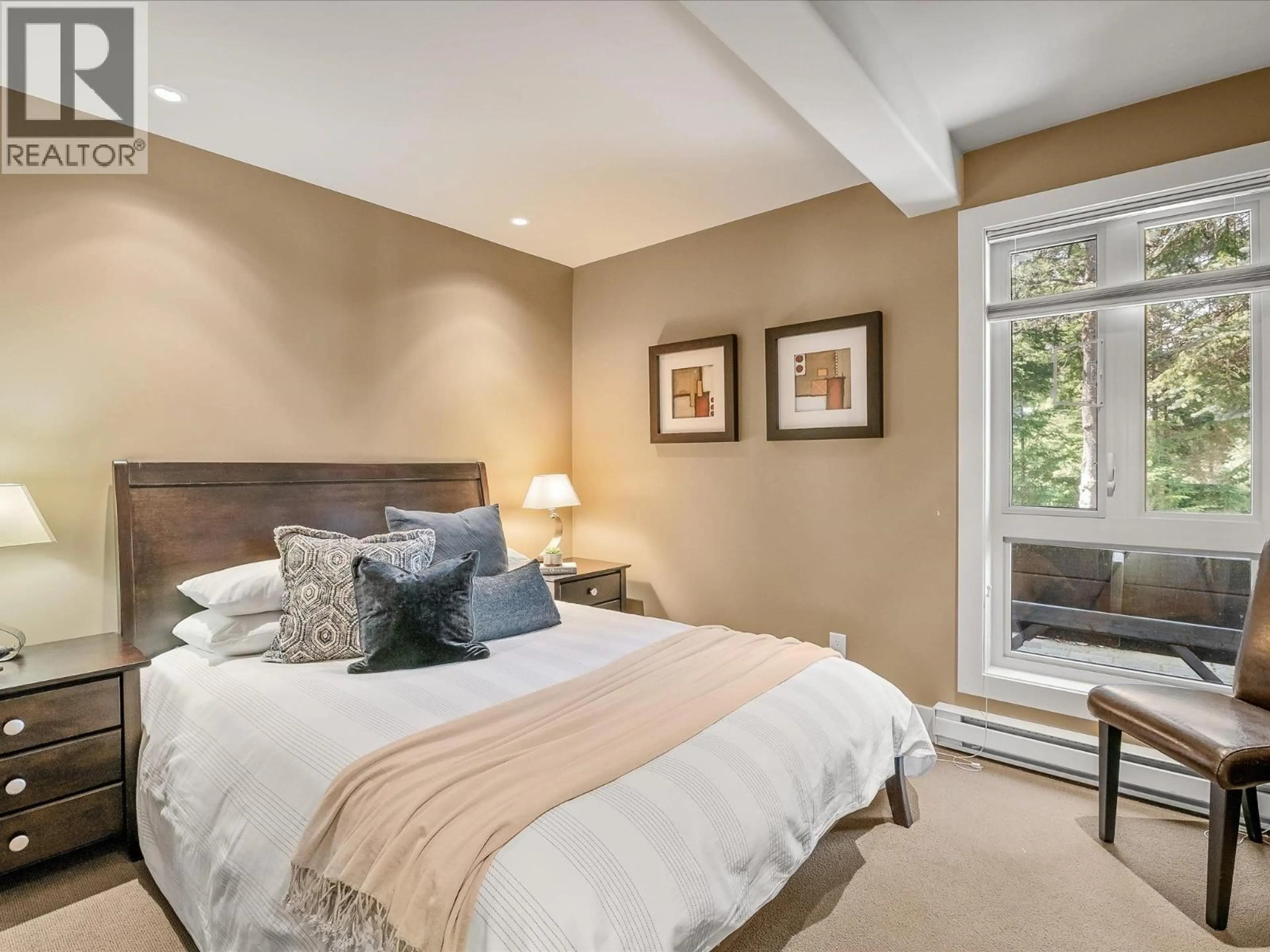 Bedroom with bed, unknown for 36 - 6125 EAGLE DRIVE, Whistler British Columbia V8E0W3