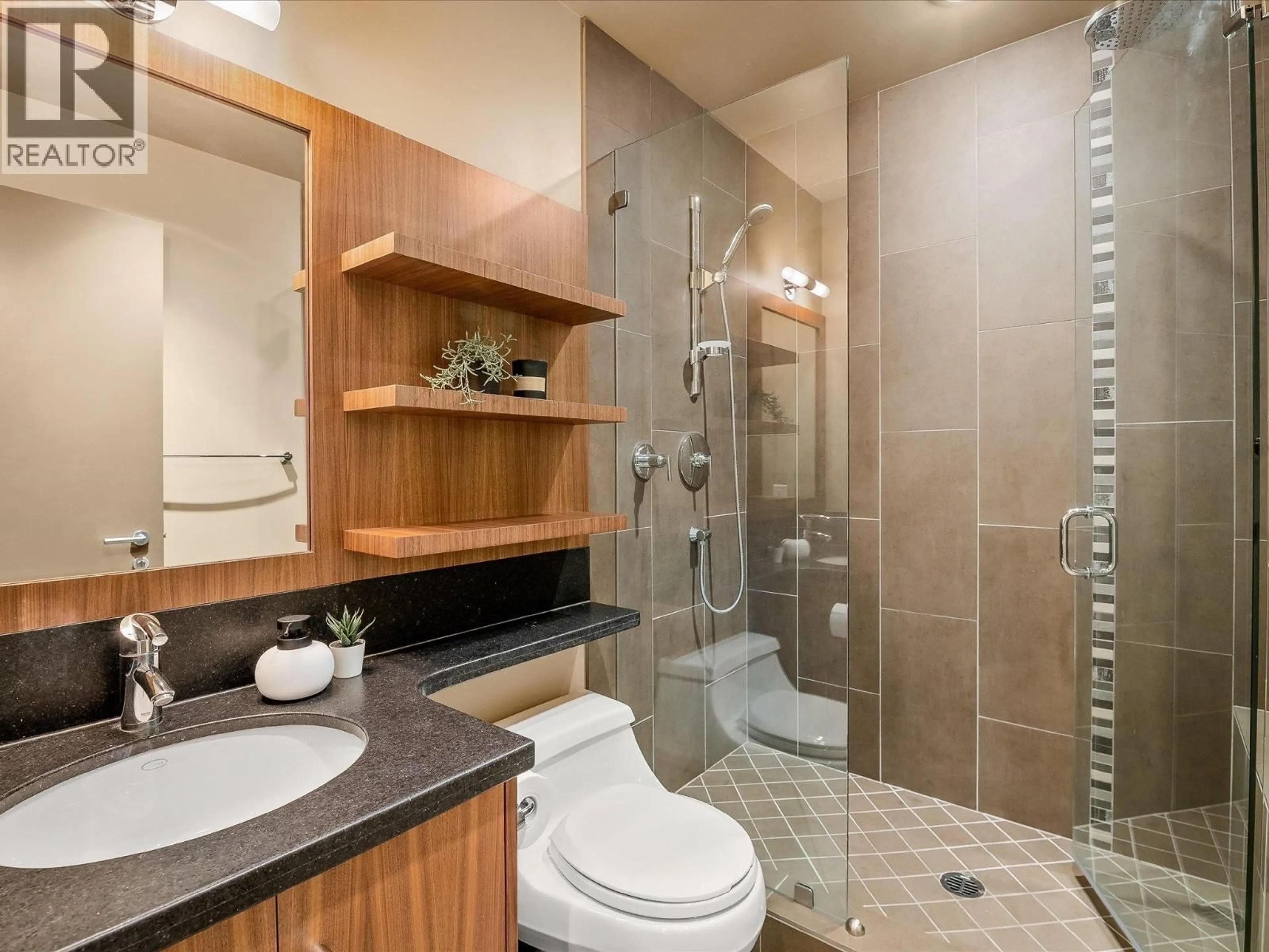 Contemporary bathroom, ceramic/tile floor for 36 - 6125 EAGLE DRIVE, Whistler British Columbia V8E0W3