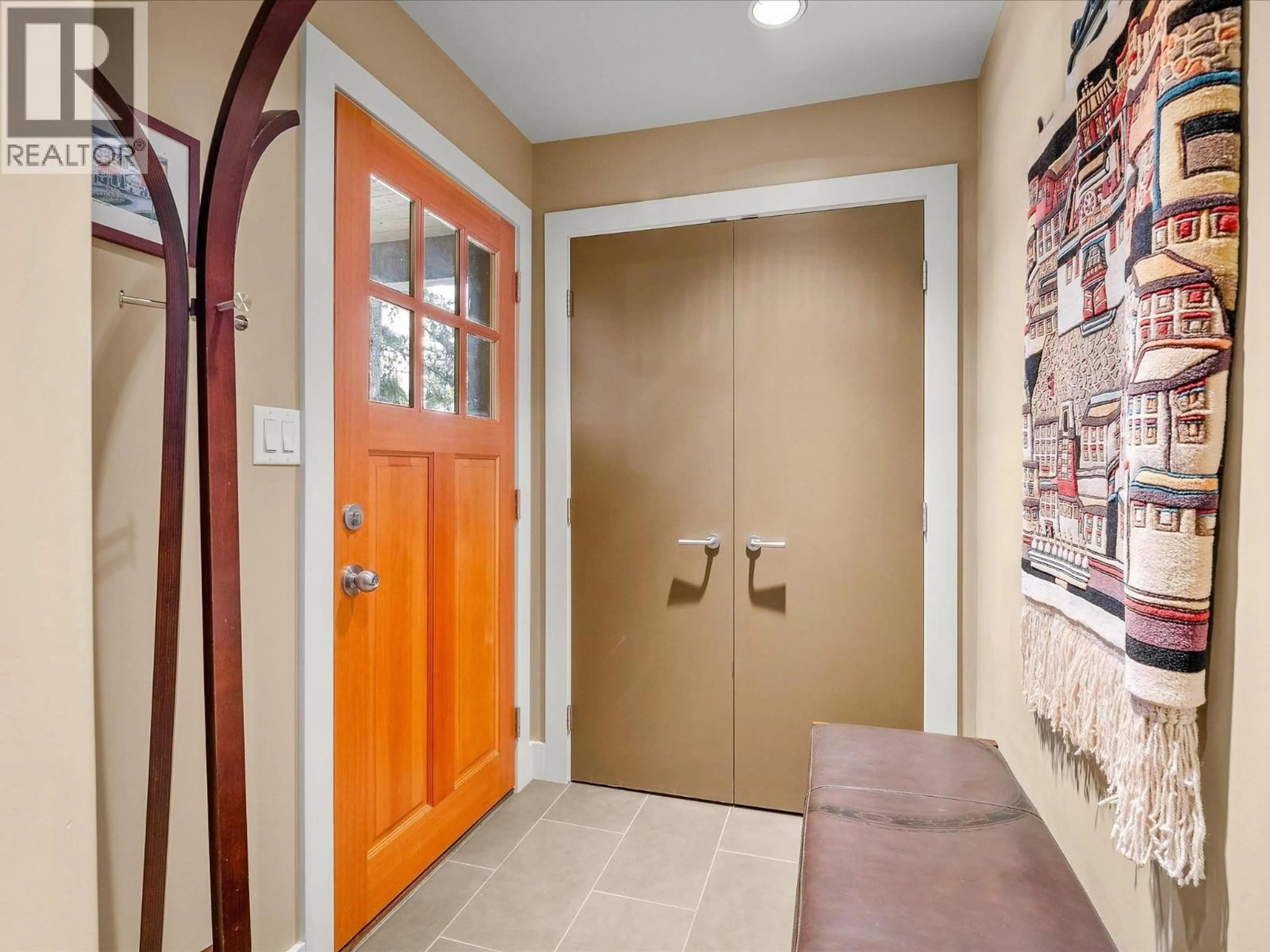 Indoor entryway for 36 - 6125 EAGLE DRIVE, Whistler British Columbia V8E0W3