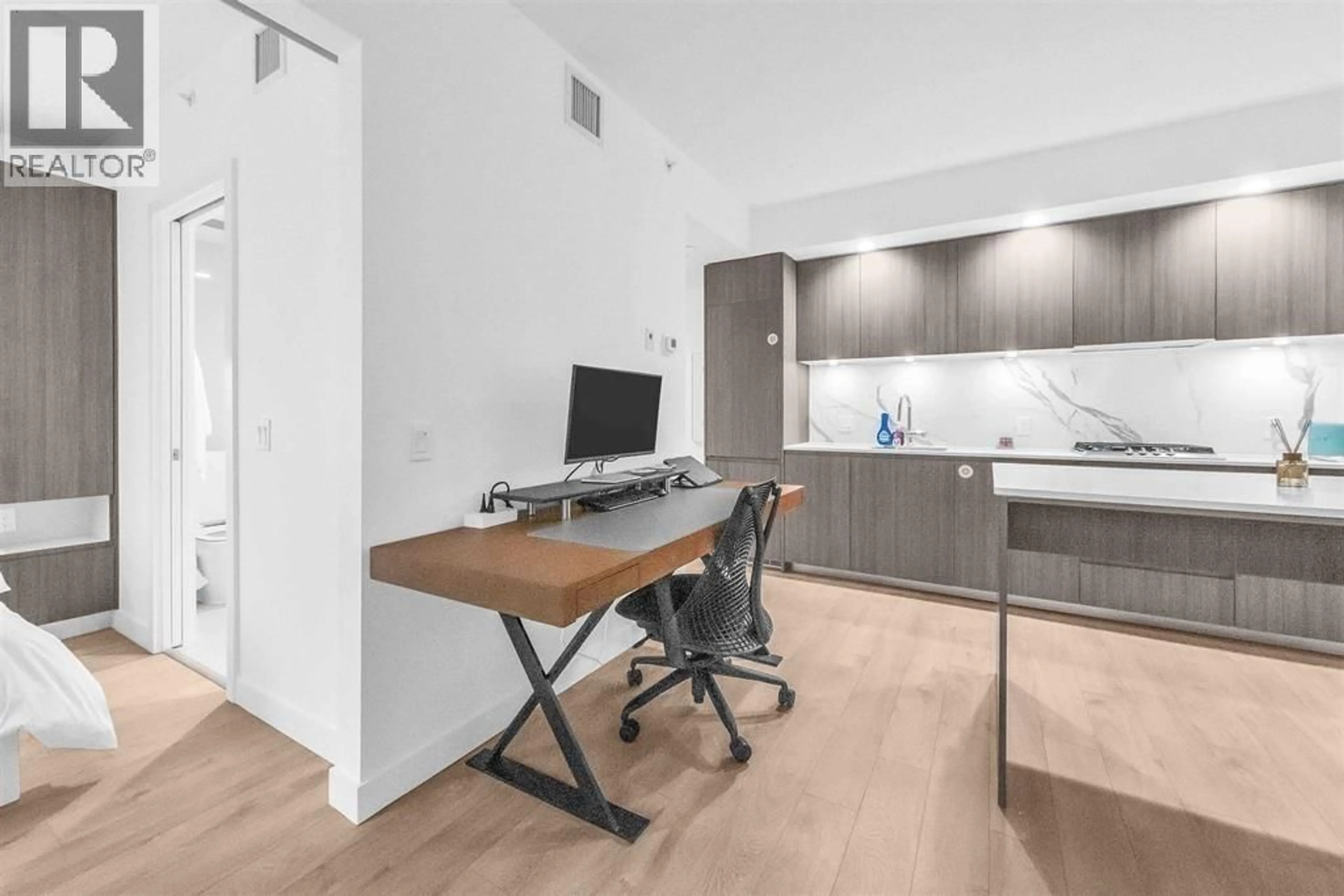 Unknown for 401 - 6463 SILVER AVENUE, Richmond British Columbia V5H0K4