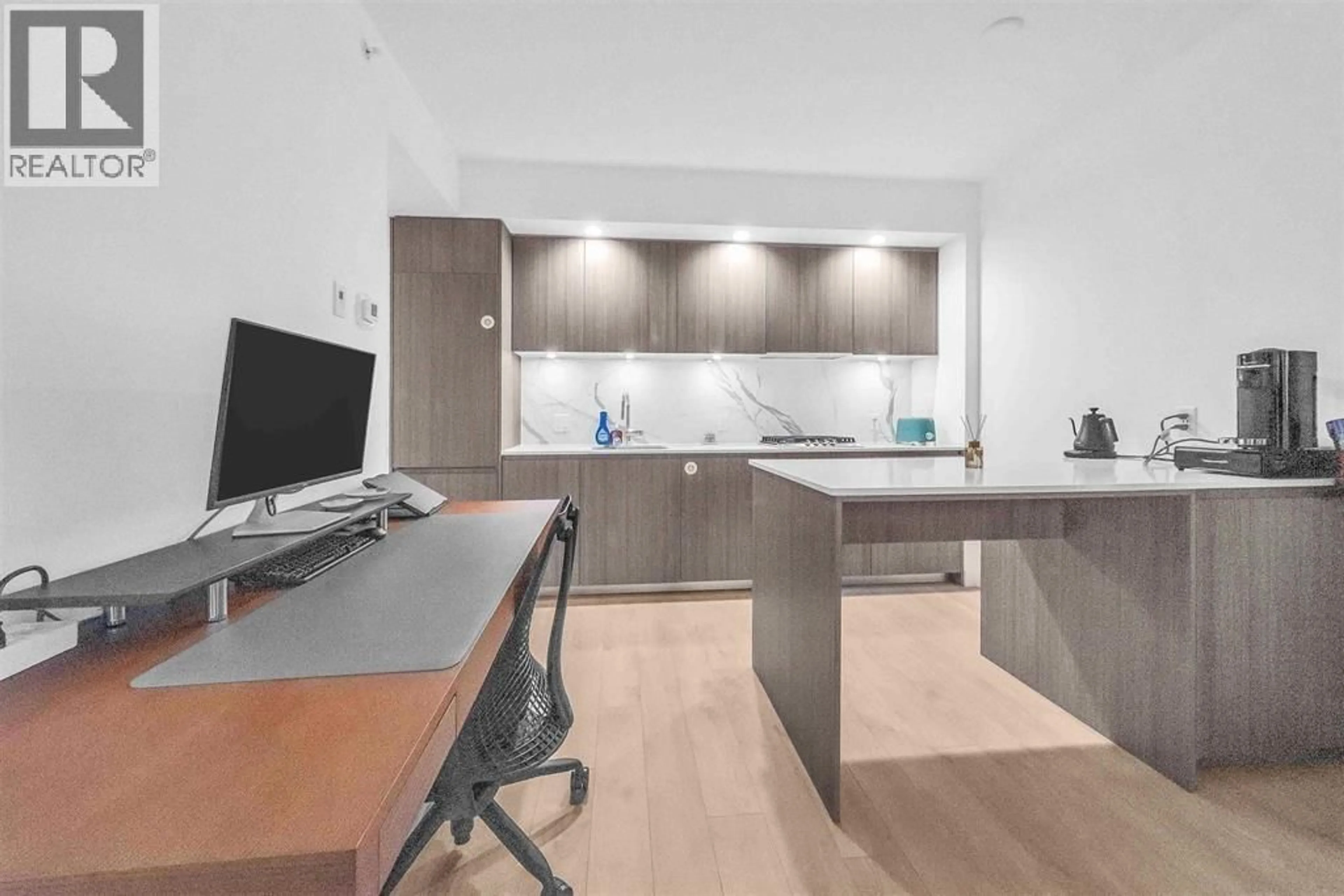 Unknown for 401 - 6463 SILVER AVENUE, Richmond British Columbia V5H0K4